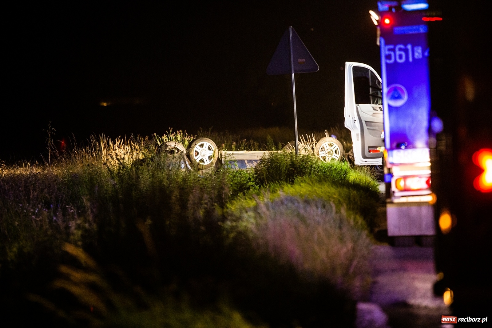 Zdjęcie w galerii na portalu naszraciborz.pl: Dachowanie na trasie Sudół-Bojanów  wiadomości z regionu