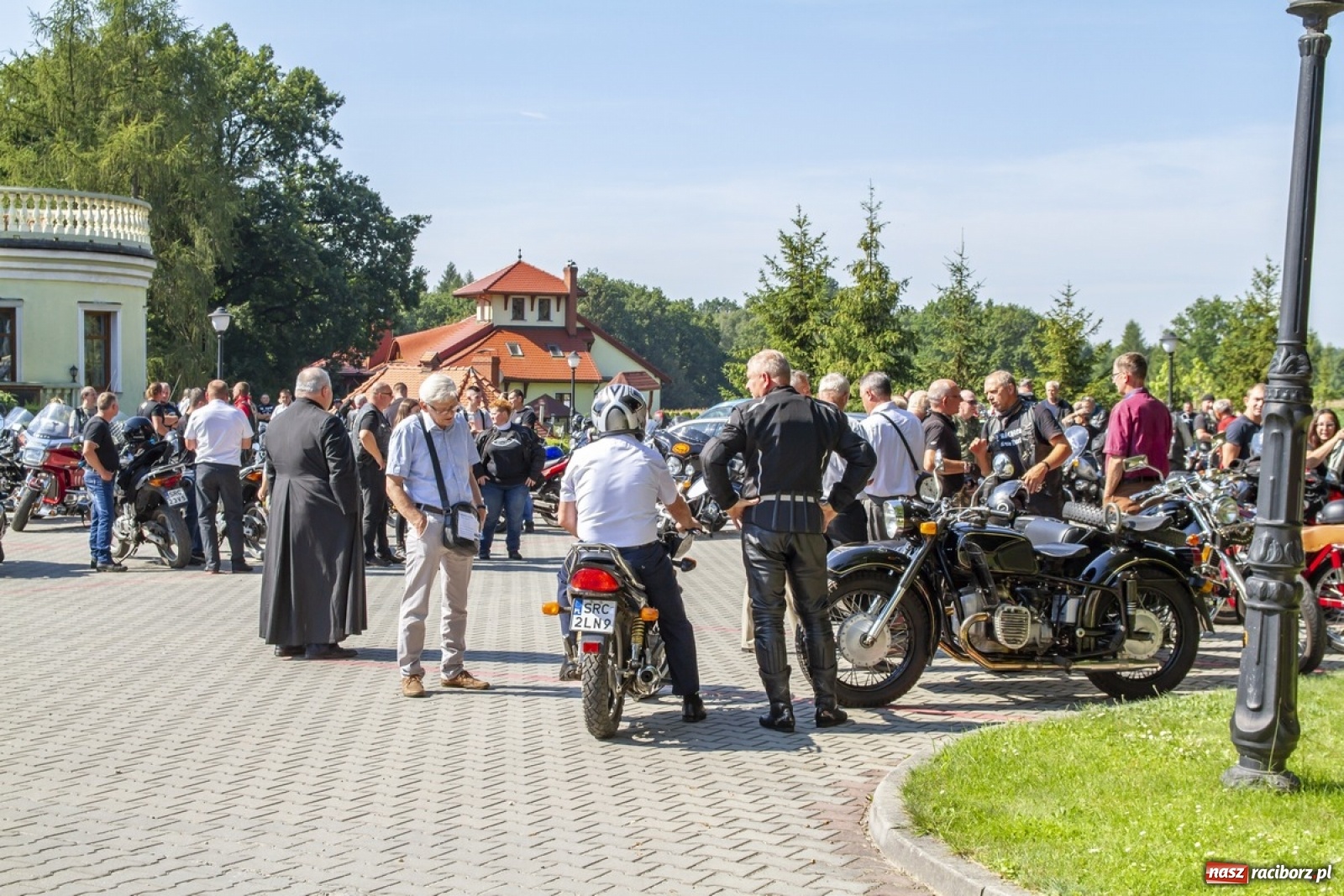 Zdjęcie w galerii na portalu naszraciborz.pl: Parada motocyklistów na pogrzebieńskim odpuście św. Krzysztofa [FOTO] wiadomości z regionu