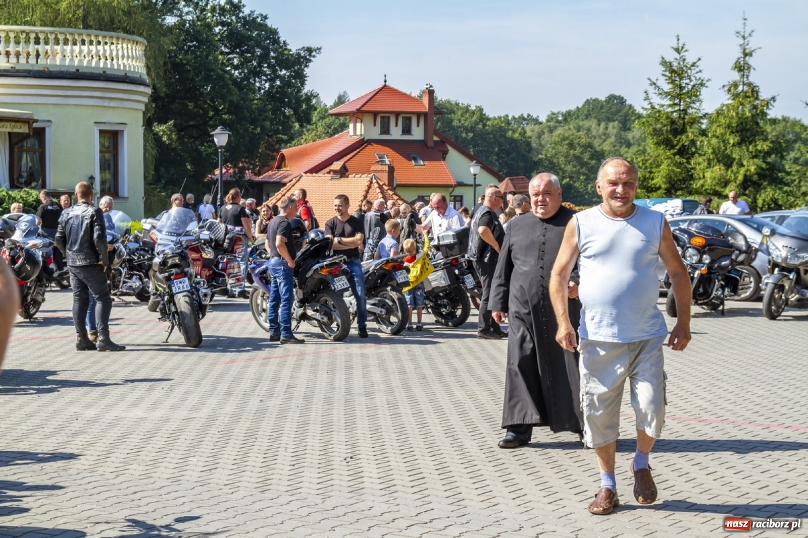 Zdjęcie w galerii na portalu naszraciborz.pl: Parada motocyklistów na pogrzebieńskim odpuście św. Krzysztofa [FOTO] wiadomości z regionu
