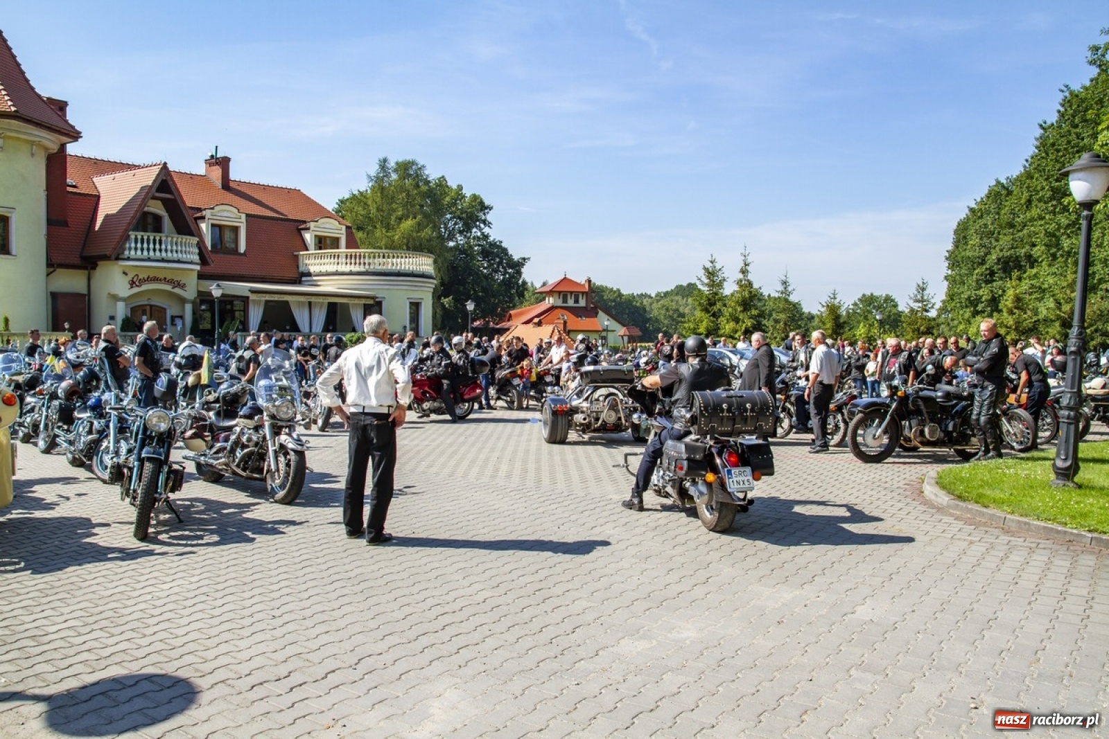 Zdjęcie w galerii na portalu naszraciborz.pl: Parada motocyklistów na pogrzebieńskim odpuście św. Krzysztofa [FOTO] wiadomości z regionu