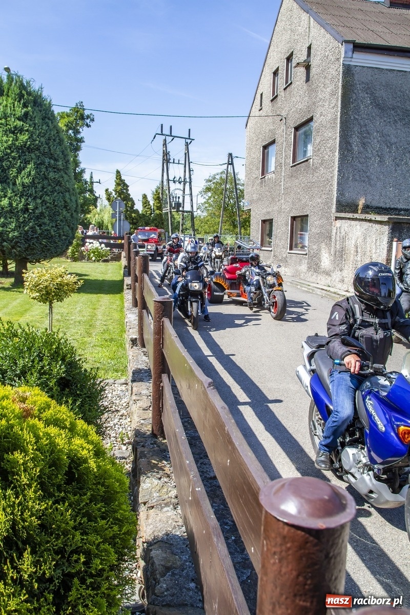 Zdjęcie w galerii na portalu naszraciborz.pl: Parada motocyklistów na pogrzebieńskim odpuście św. Krzysztofa [FOTO] wiadomości z regionu