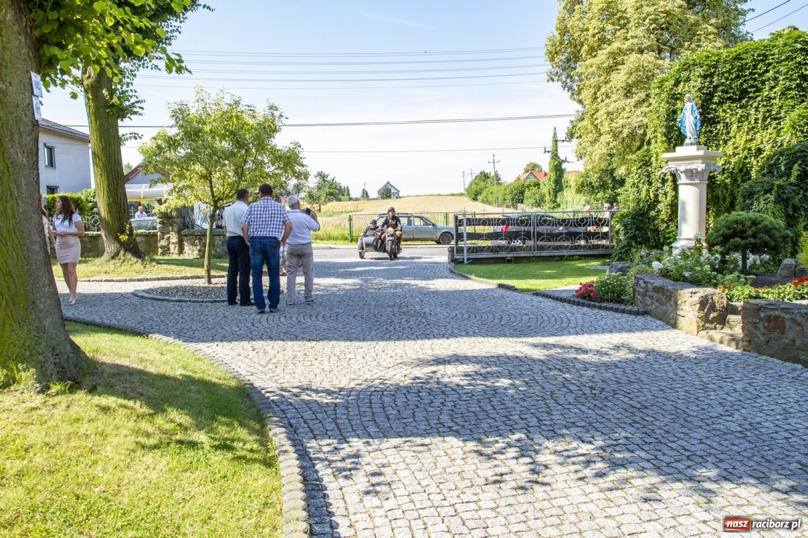 Zdjęcie w galerii na portalu naszraciborz.pl: Parada motocyklistów na pogrzebieńskim odpuście św. Krzysztofa [FOTO] wiadomości z regionu