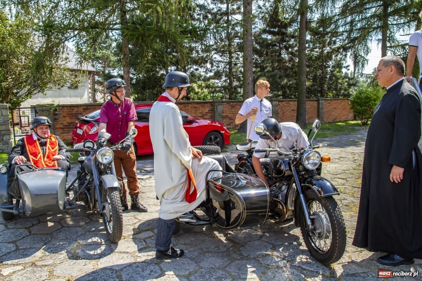 Zdjęcie w galerii na portalu naszraciborz.pl: Parada motocyklistów na pogrzebieńskim odpuście św. Krzysztofa [FOTO] wiadomości z regionu