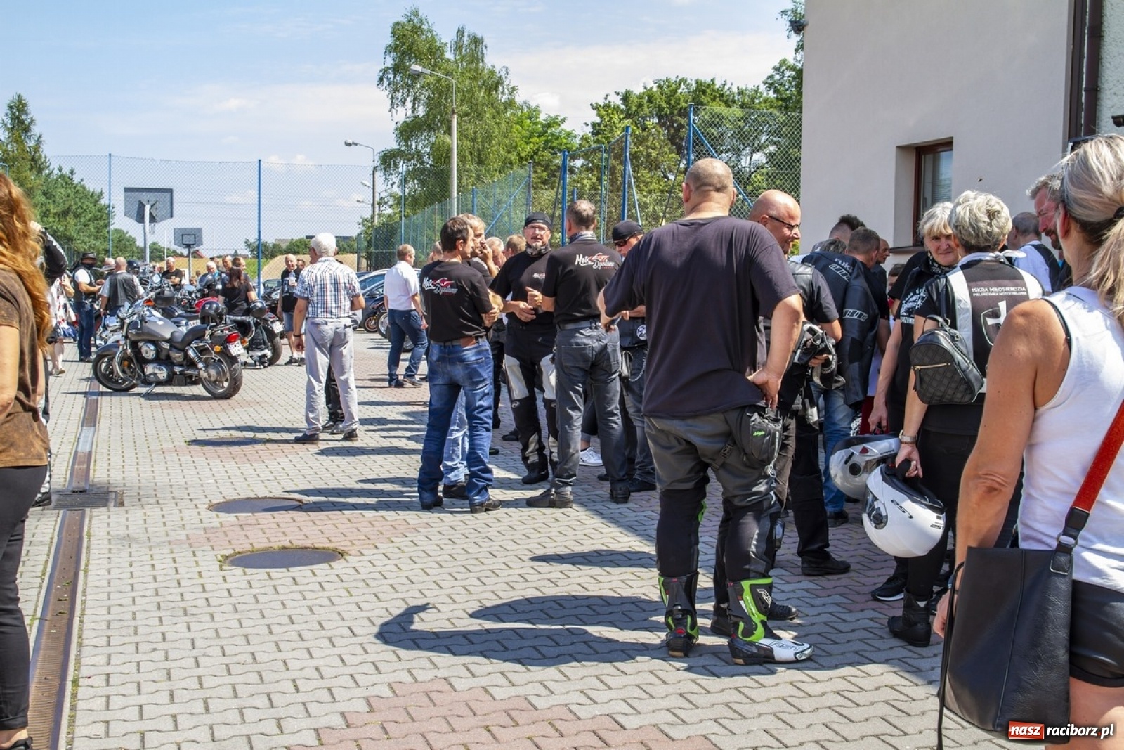 Zdjęcie w galerii na portalu naszraciborz.pl: Parada motocyklistów na pogrzebieńskim odpuście św. Krzysztofa [FOTO] wiadomości z regionu