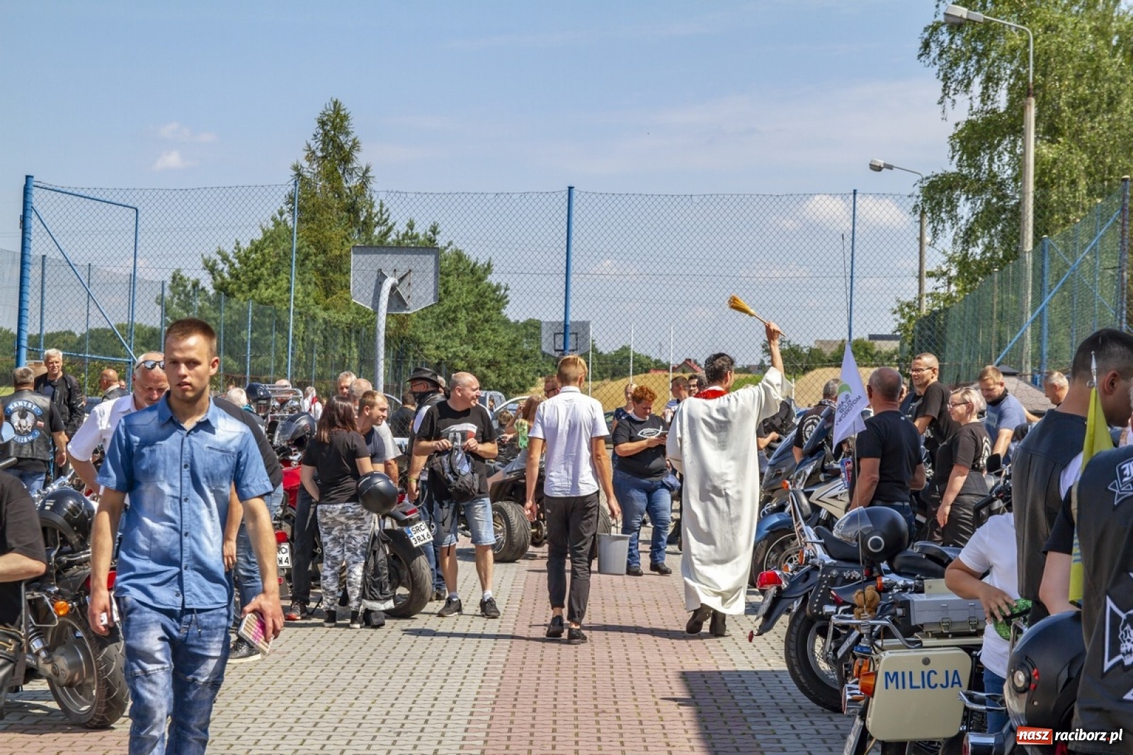 Zdjęcie w galerii na portalu naszraciborz.pl: Parada motocyklistów na pogrzebieńskim odpuście św. Krzysztofa [FOTO] wiadomości z regionu