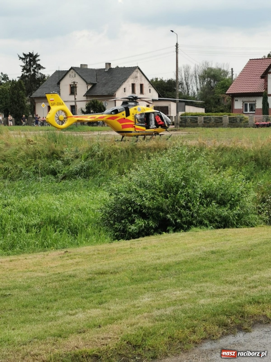 Zdjęcie w galerii na portalu naszraciborz.pl: Wypadek w Turzu. Lądował śmigłowiec LPR  wiadomości z regionu