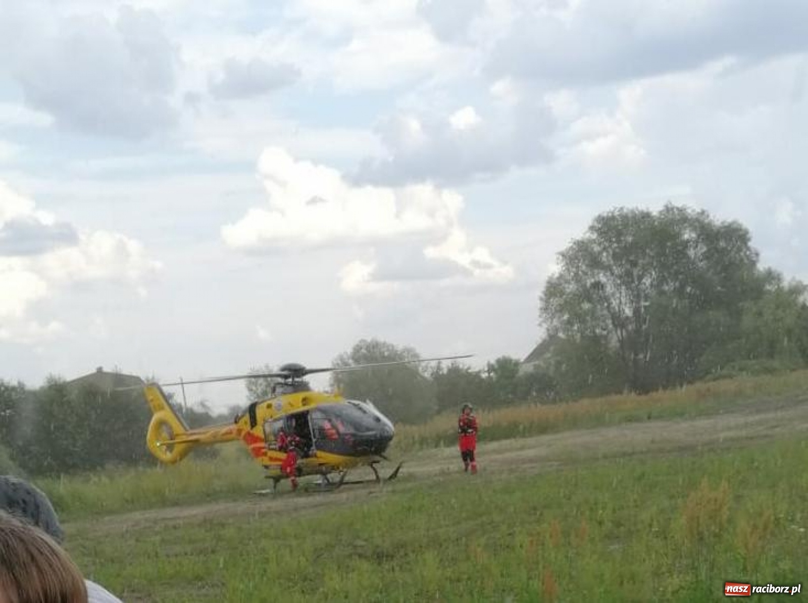 Zdjęcie w galerii na portalu naszraciborz.pl: Wypadek w Turzu. Lądował śmigłowiec LPR  wiadomości z regionu