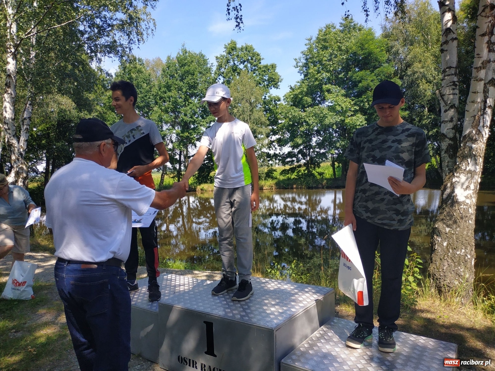 Zdjęcie w galerii na portalu naszraciborz.pl: Młodzi adepci wędkarstwa szukali złotej rybki w Oborze [FOTO] wiadomości z regionu