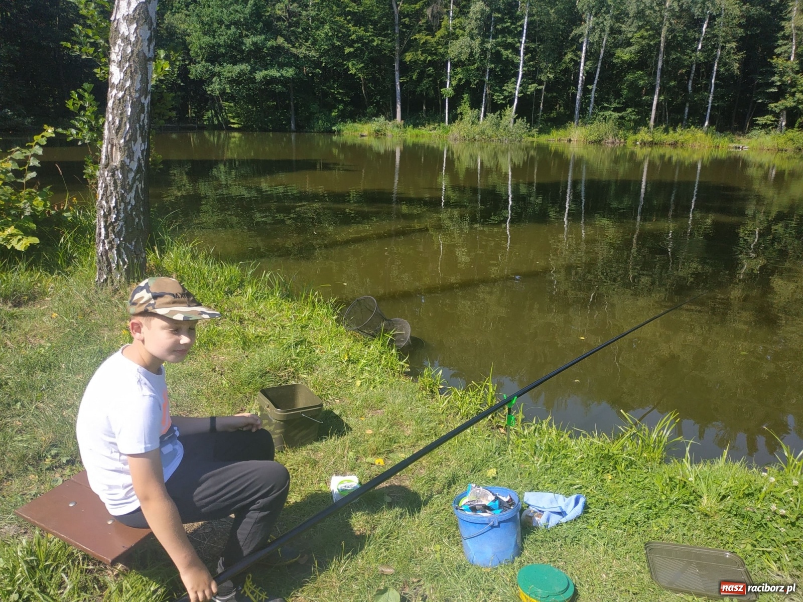 Zdjęcie w galerii na portalu naszraciborz.pl: Młodzi adepci wędkarstwa szukali złotej rybki w Oborze [FOTO] wiadomości z regionu