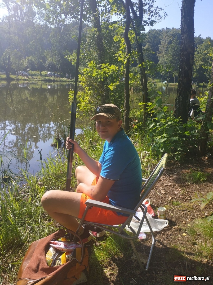 Zdjęcie w galerii na portalu naszraciborz.pl: Młodzi adepci wędkarstwa szukali złotej rybki w Oborze [FOTO] wiadomości z regionu