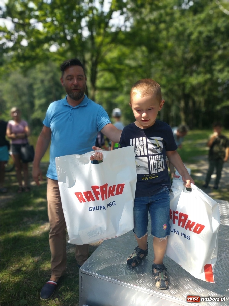 Zdjęcie w galerii na portalu naszraciborz.pl: Młodzi adepci wędkarstwa szukali złotej rybki w Oborze [FOTO] wiadomości z regionu