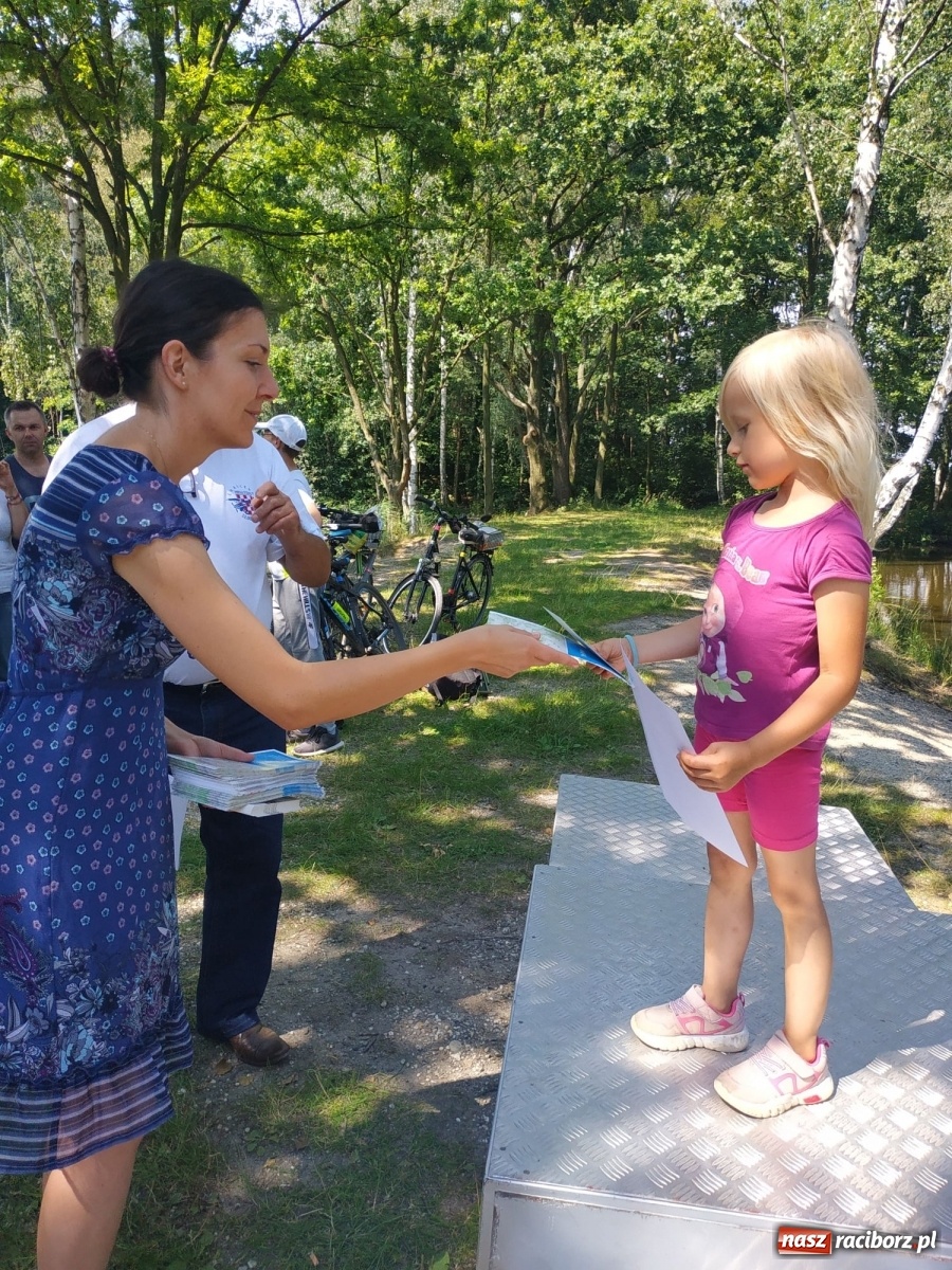 Zdjęcie w galerii na portalu naszraciborz.pl: Młodzi adepci wędkarstwa szukali złotej rybki w Oborze [FOTO] wiadomości z regionu
