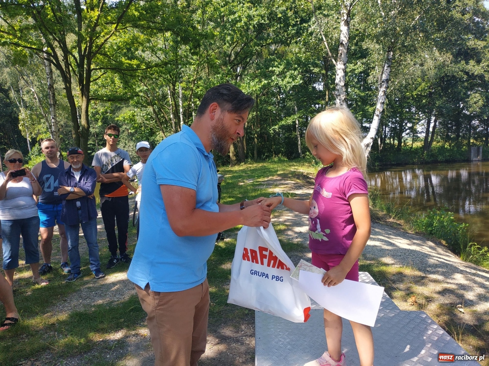 Zdjęcie w galerii na portalu naszraciborz.pl: Młodzi adepci wędkarstwa szukali złotej rybki w Oborze [FOTO] wiadomości z regionu