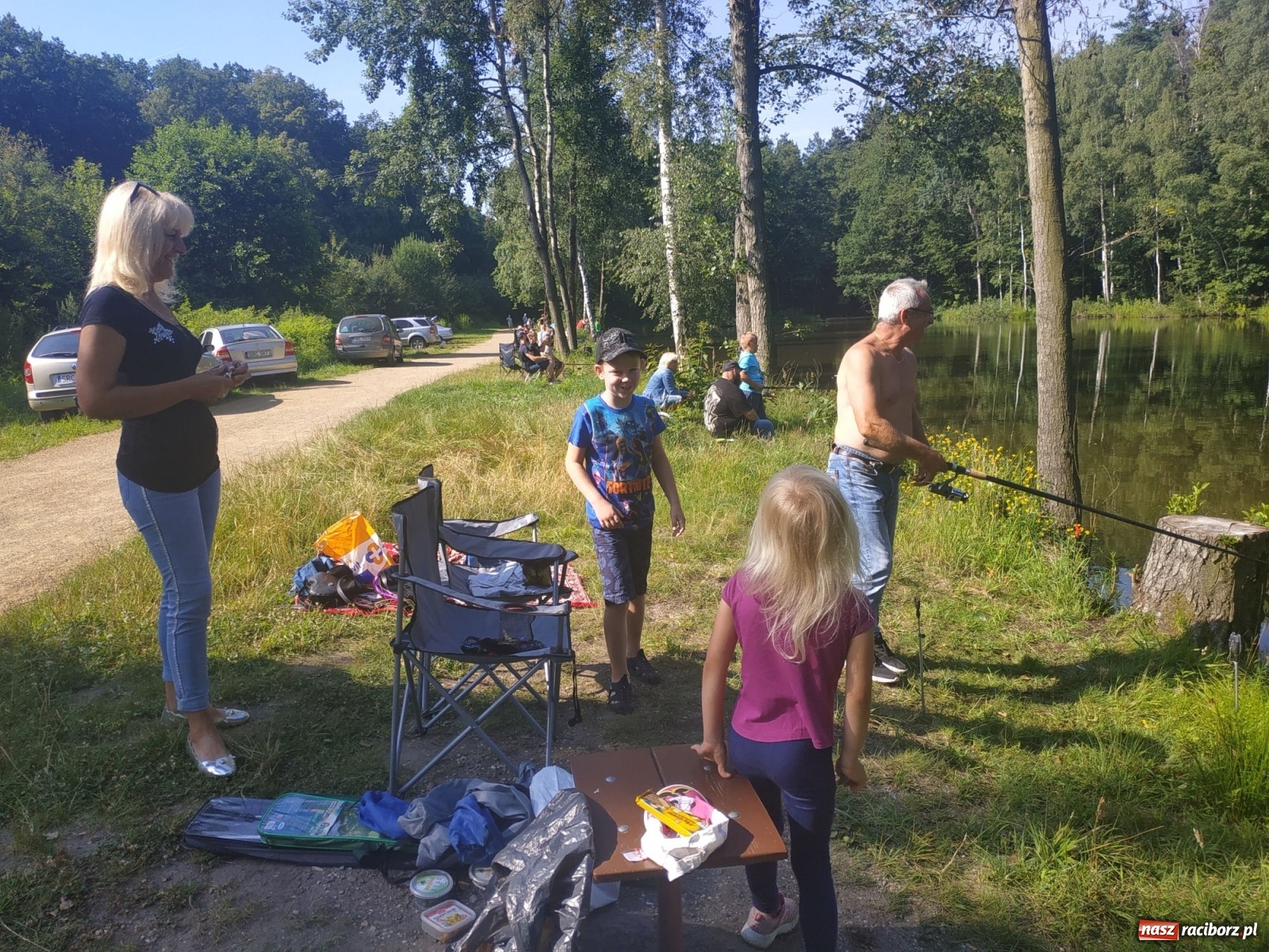 Zdjęcie w galerii na portalu naszraciborz.pl: Młodzi adepci wędkarstwa szukali złotej rybki w Oborze [FOTO] wiadomości z regionu