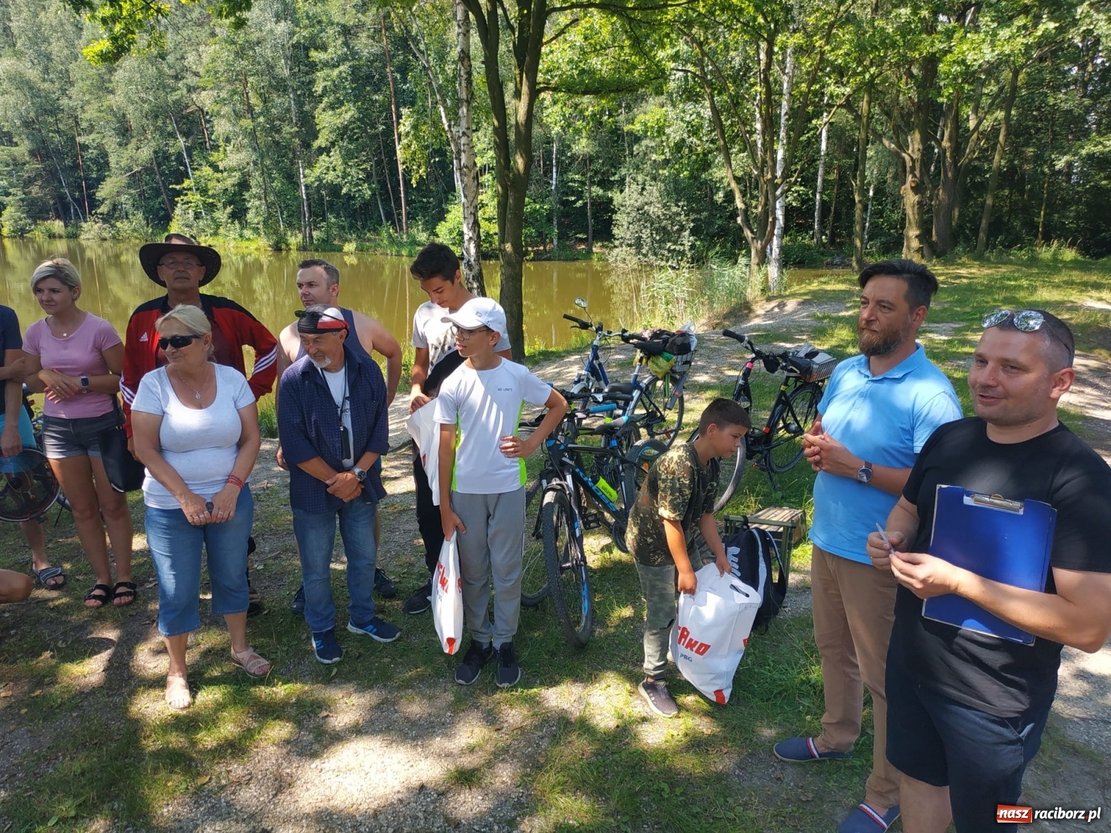 Zdjęcie w galerii na portalu naszraciborz.pl: Młodzi adepci wędkarstwa szukali złotej rybki w Oborze [FOTO] wiadomości z regionu