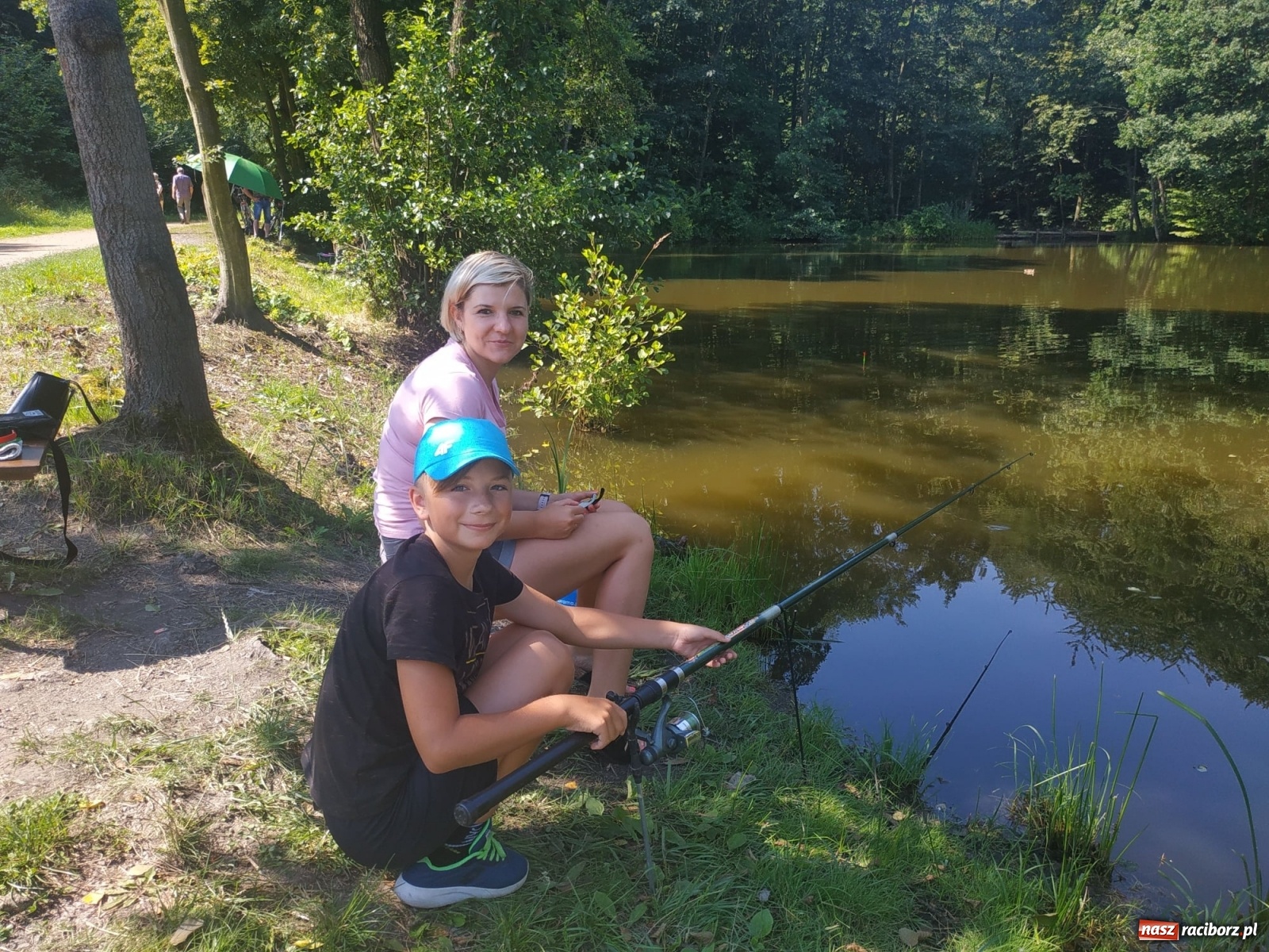 Zdjęcie w galerii na portalu naszraciborz.pl: Młodzi adepci wędkarstwa szukali złotej rybki w Oborze [FOTO] wiadomości z regionu