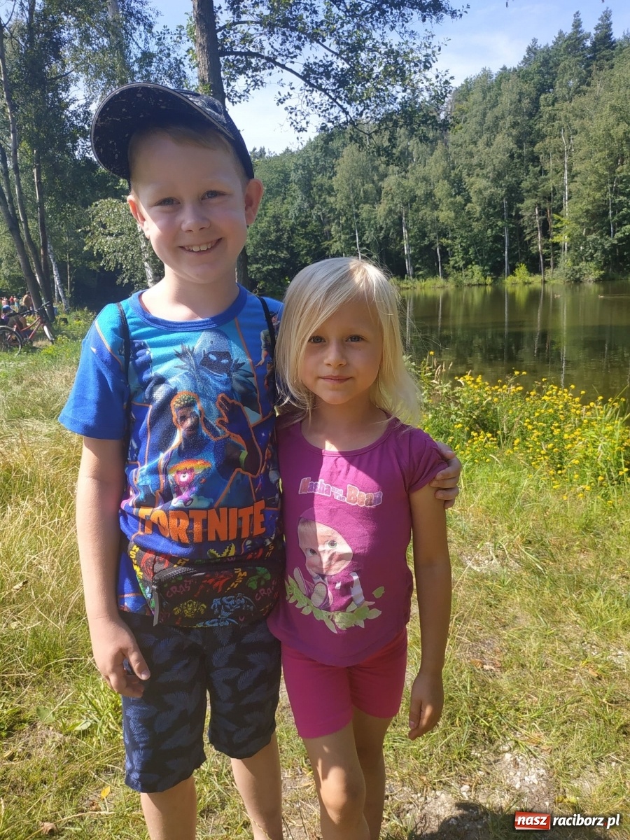 Zdjęcie w galerii na portalu naszraciborz.pl: Młodzi adepci wędkarstwa szukali złotej rybki w Oborze [FOTO] wiadomości z regionu