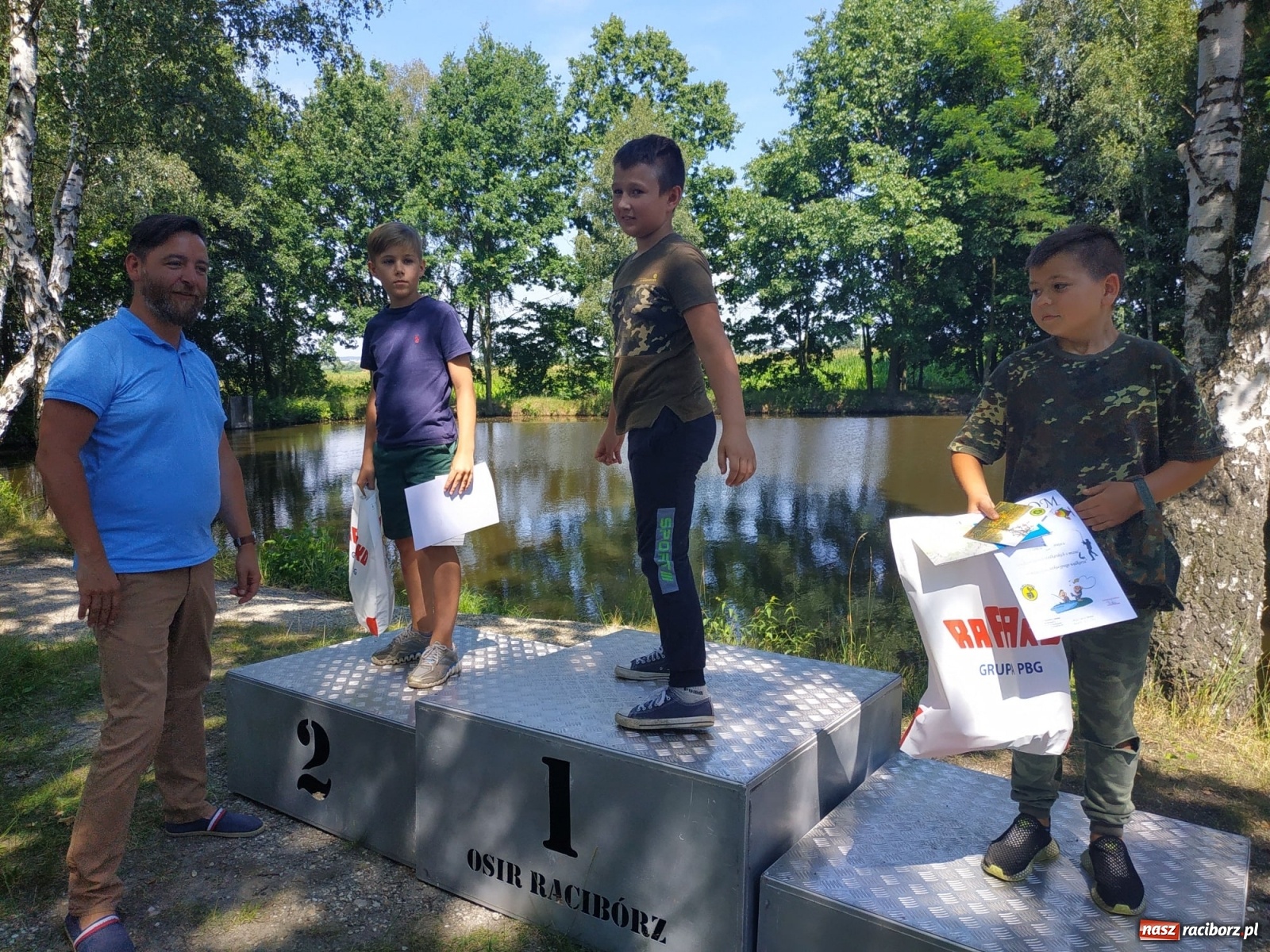 Zdjęcie w galerii na portalu naszraciborz.pl: Młodzi adepci wędkarstwa szukali złotej rybki w Oborze [FOTO] wiadomości z regionu