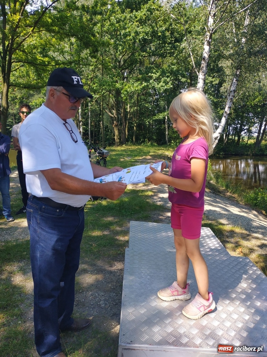 Zdjęcie w galerii na portalu naszraciborz.pl: Młodzi adepci wędkarstwa szukali złotej rybki w Oborze [FOTO] wiadomości z regionu