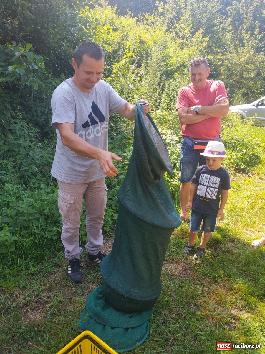 Zdjęcie w galerii na portalu naszraciborz.pl: Młodzi adepci wędkarstwa szukali złotej rybki w Oborze [FOTO] wiadomości z regionu