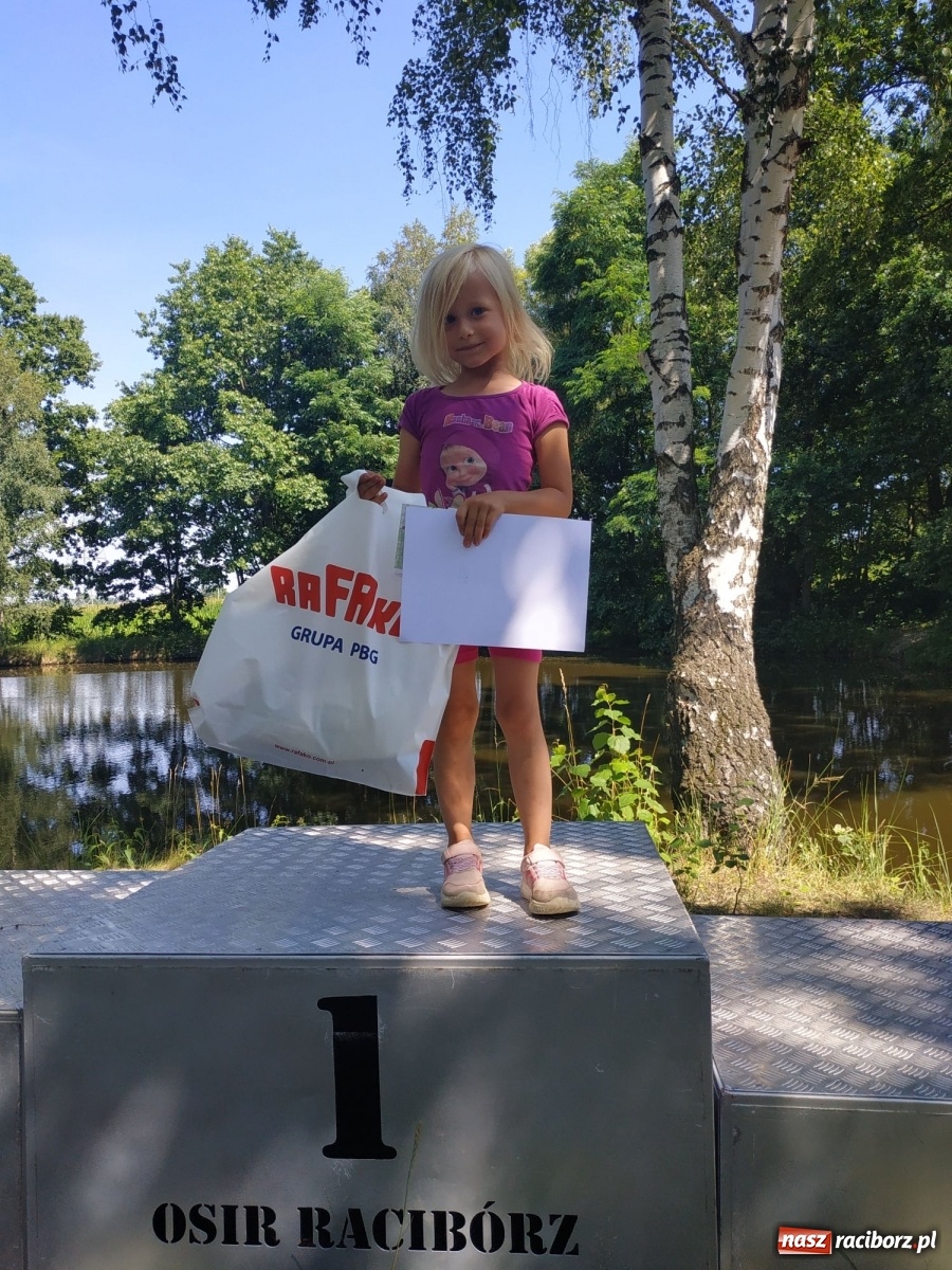 Zdjęcie w galerii na portalu naszraciborz.pl: Młodzi adepci wędkarstwa szukali złotej rybki w Oborze [FOTO] wiadomości z regionu