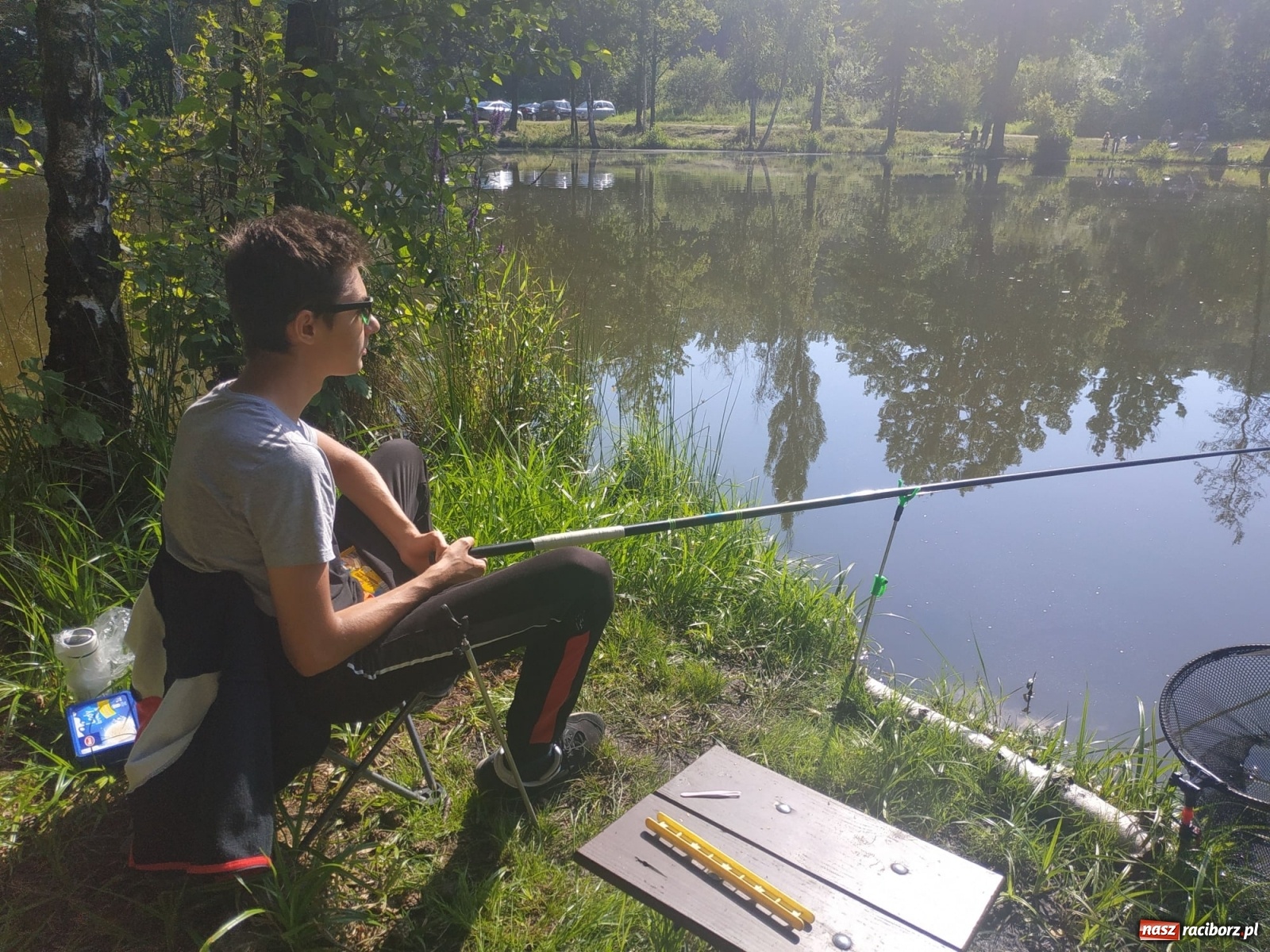 Zdjęcie w galerii na portalu naszraciborz.pl: Młodzi adepci wędkarstwa szukali złotej rybki w Oborze [FOTO] wiadomości z regionu