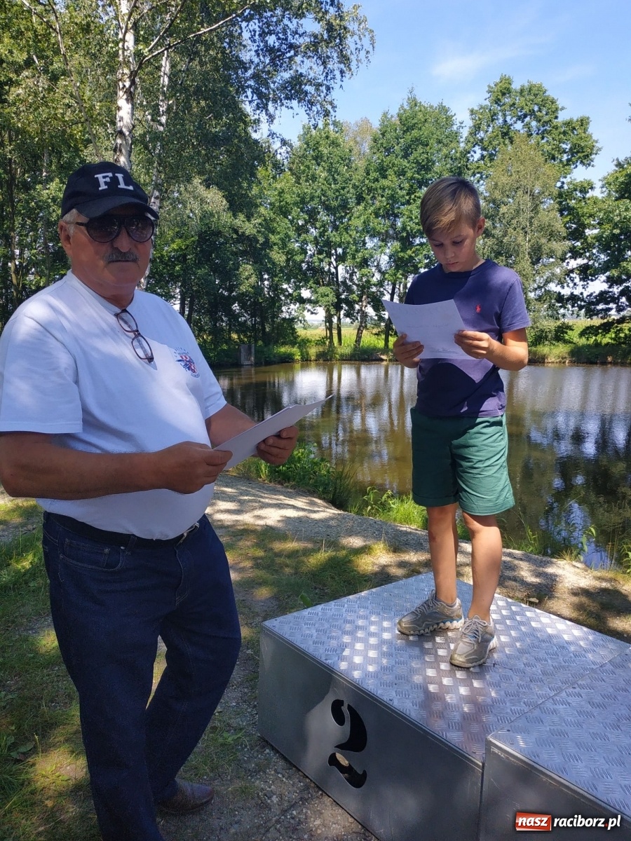 Zdjęcie w galerii na portalu naszraciborz.pl: Młodzi adepci wędkarstwa szukali złotej rybki w Oborze [FOTO] wiadomości z regionu