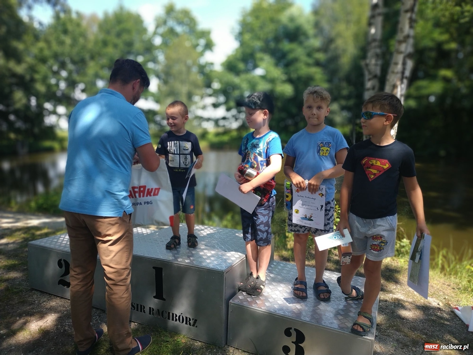Zdjęcie w galerii na portalu naszraciborz.pl: Młodzi adepci wędkarstwa szukali złotej rybki w Oborze [FOTO] wiadomości z regionu