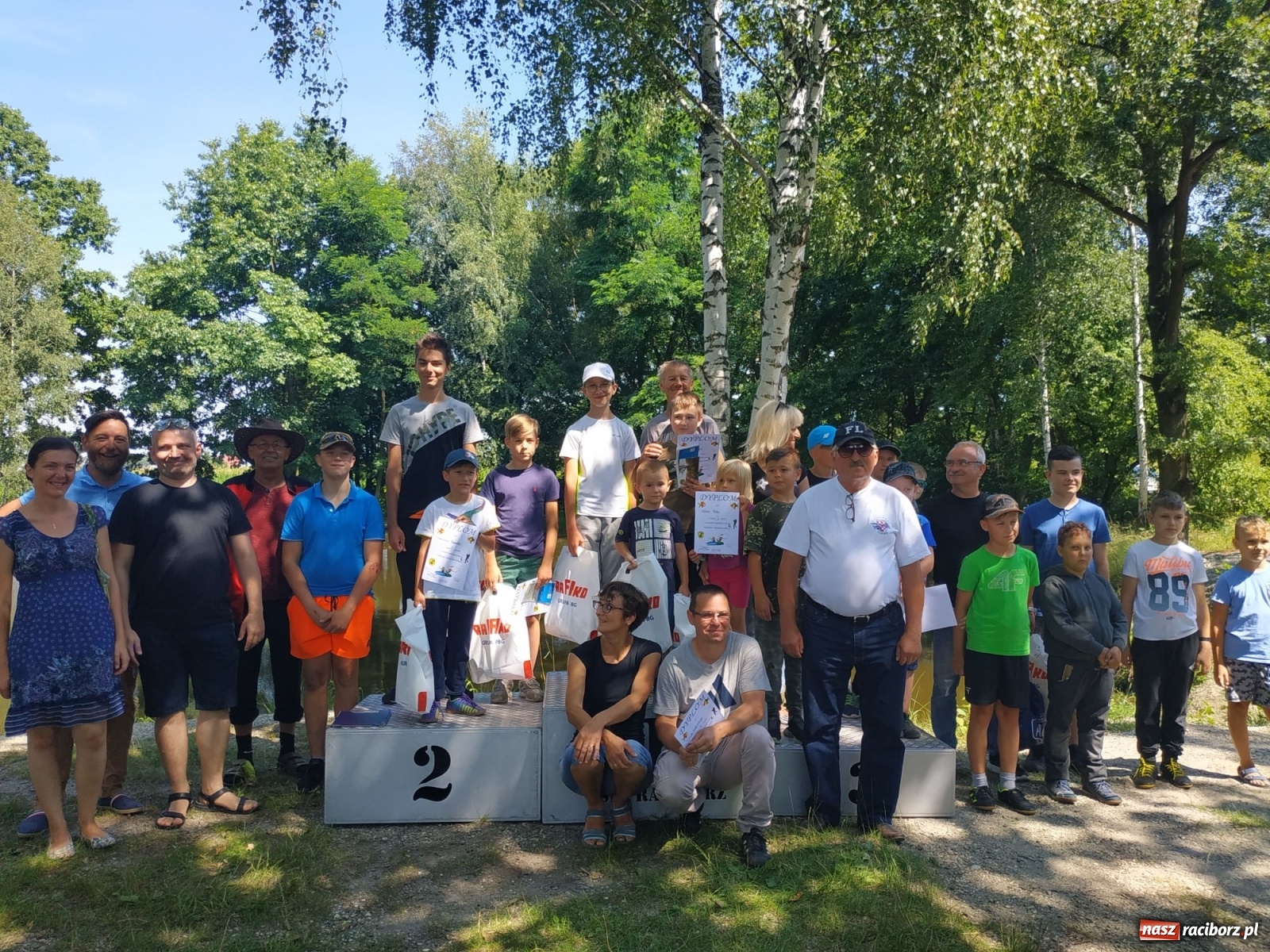 Zdjęcie w galerii na portalu naszraciborz.pl: Młodzi adepci wędkarstwa szukali złotej rybki w Oborze [FOTO] wiadomości z regionu