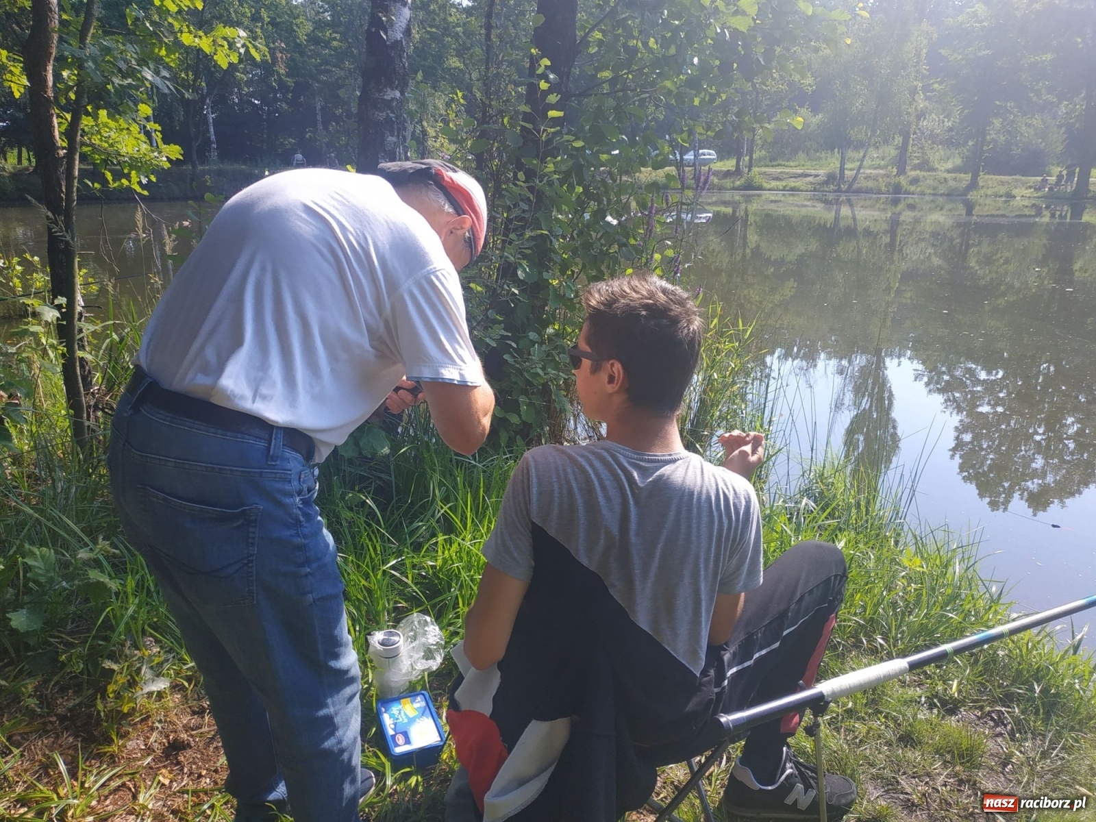 Zdjęcie w galerii na portalu naszraciborz.pl: Młodzi adepci wędkarstwa szukali złotej rybki w Oborze [FOTO] wiadomości z regionu