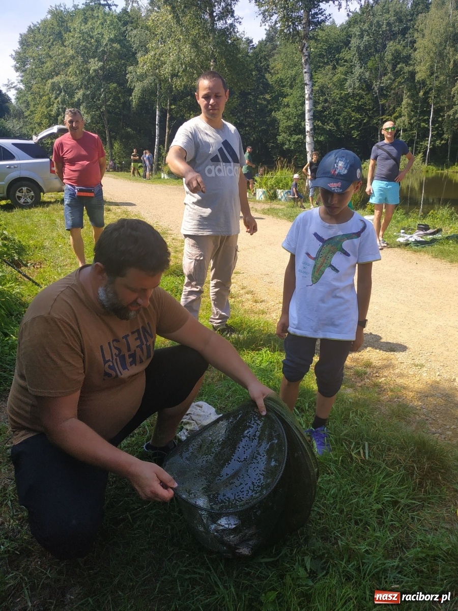 Zdjęcie w galerii na portalu naszraciborz.pl: Młodzi adepci wędkarstwa szukali złotej rybki w Oborze [FOTO] wiadomości z regionu