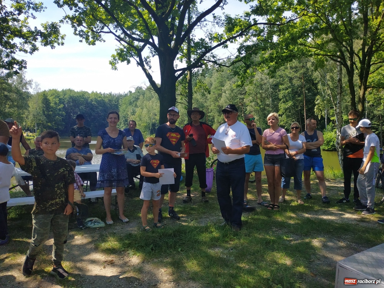 Zdjęcie w galerii na portalu naszraciborz.pl: Młodzi adepci wędkarstwa szukali złotej rybki w Oborze [FOTO] wiadomości z regionu