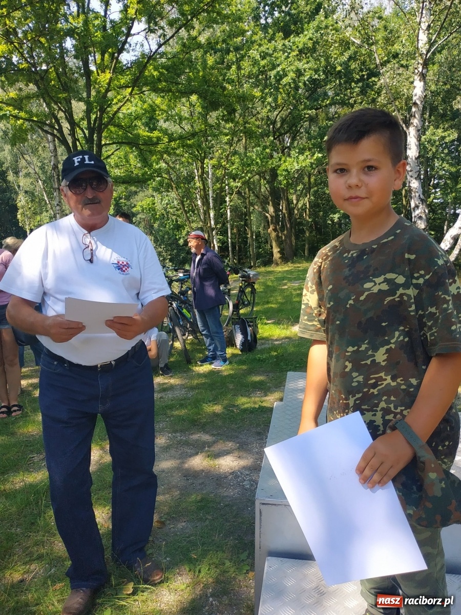 Zdjęcie w galerii na portalu naszraciborz.pl: Młodzi adepci wędkarstwa szukali złotej rybki w Oborze [FOTO] wiadomości z regionu