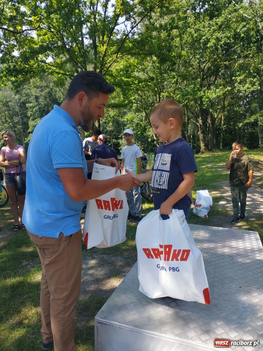 Zdjęcie w galerii na portalu naszraciborz.pl: Młodzi adepci wędkarstwa szukali złotej rybki w Oborze [FOTO] wiadomości z regionu
