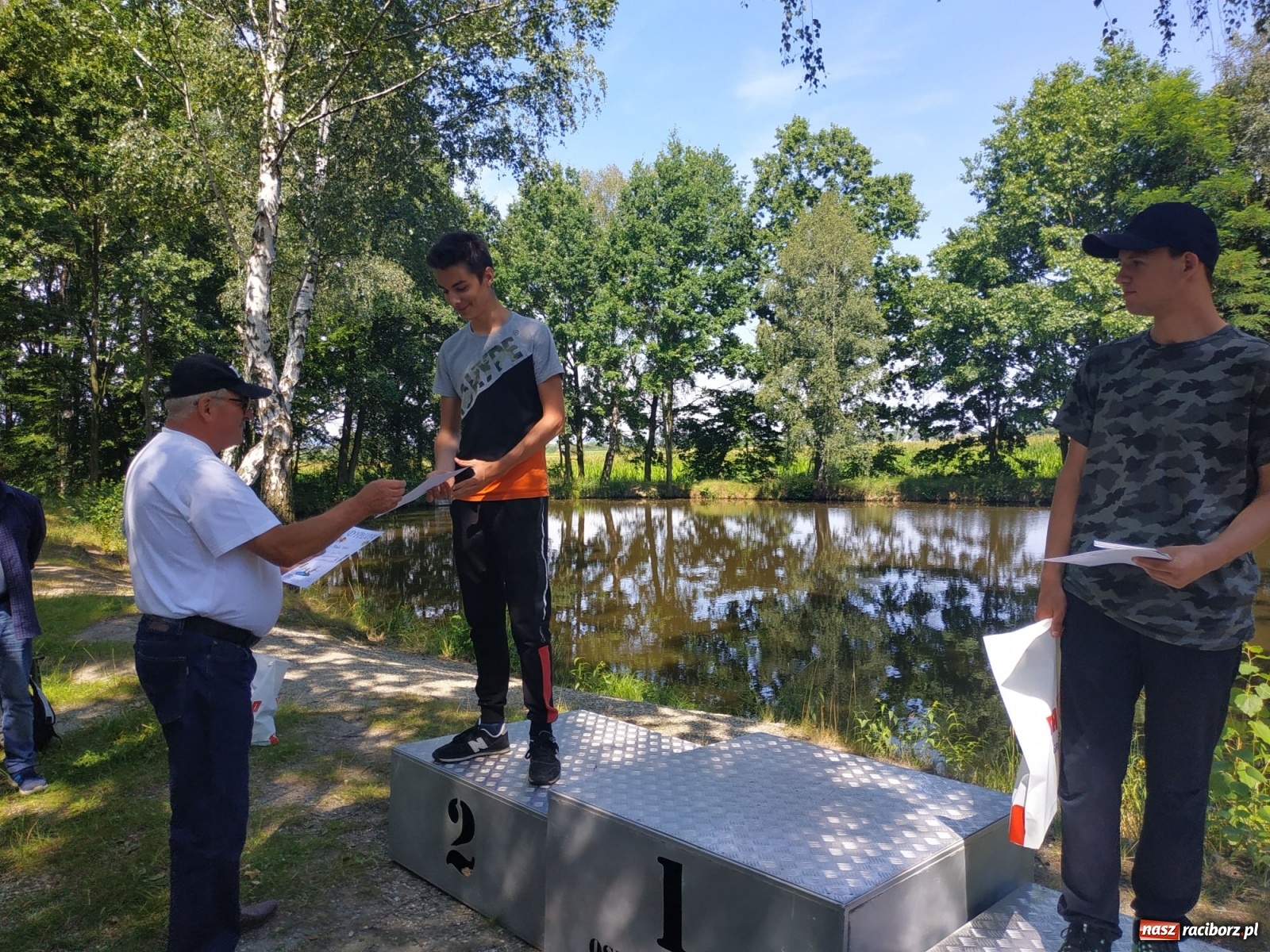 Zdjęcie w galerii na portalu naszraciborz.pl: Młodzi adepci wędkarstwa szukali złotej rybki w Oborze [FOTO] wiadomości z regionu