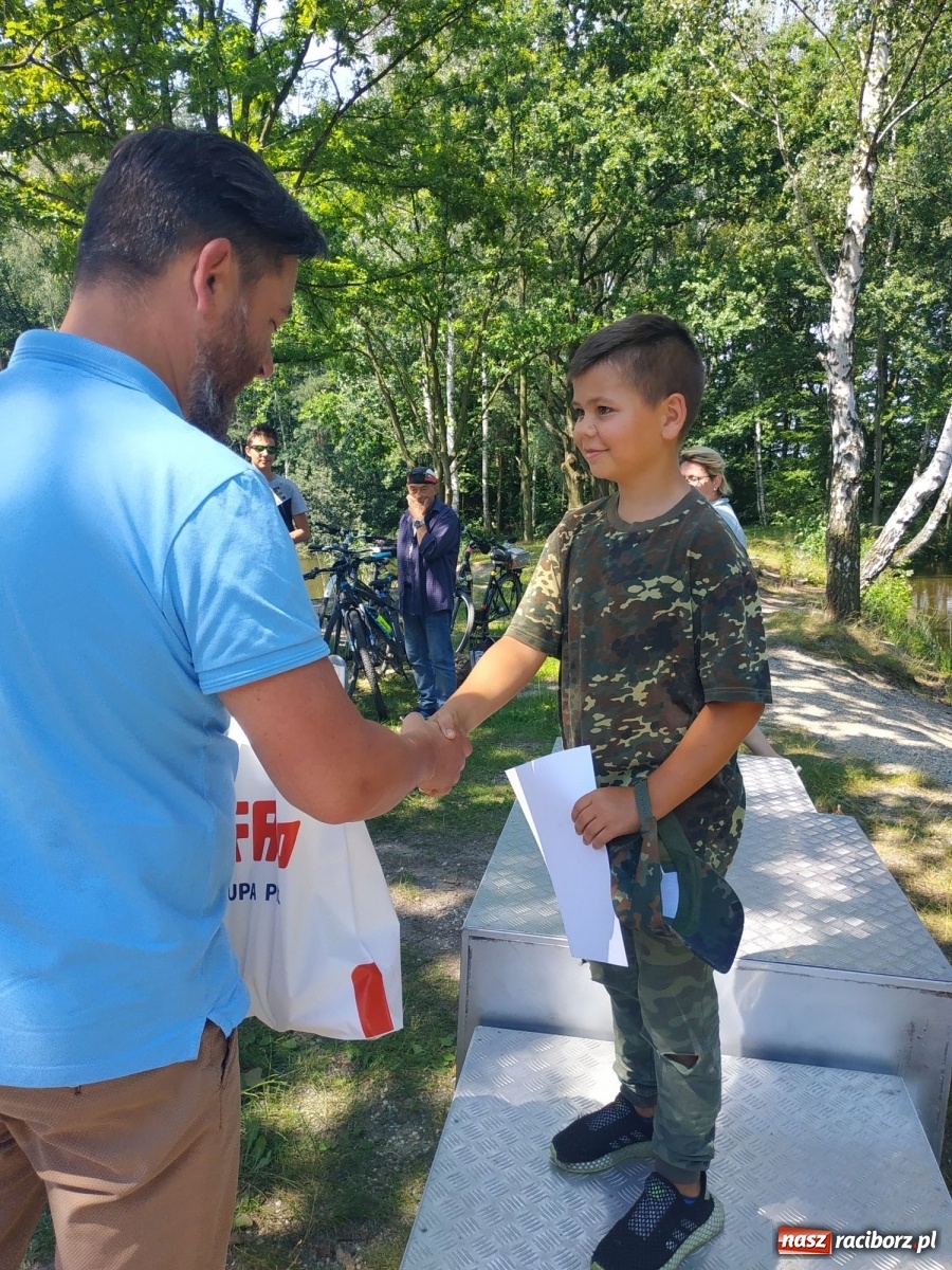 Zdjęcie w galerii na portalu naszraciborz.pl: Młodzi adepci wędkarstwa szukali złotej rybki w Oborze [FOTO] wiadomości z regionu