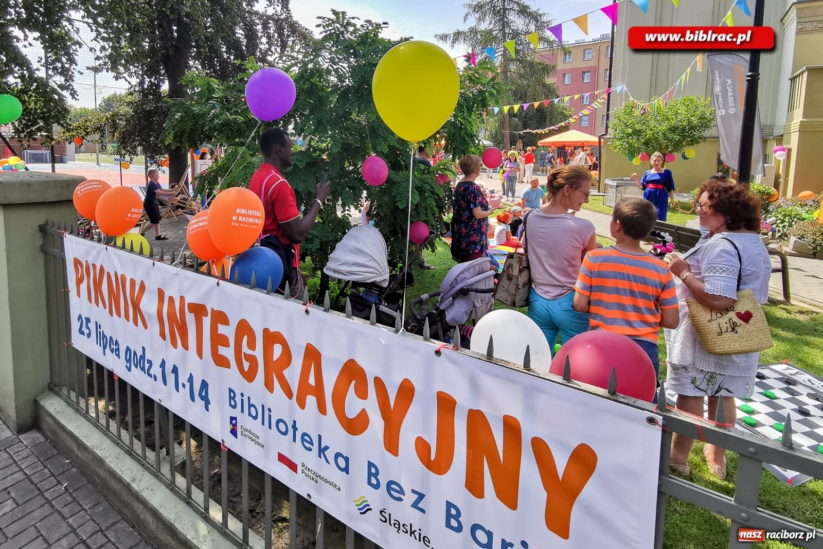 Zdjęcie w galerii na portalu naszraciborz.pl: Biblioteczny piknik integracyjny pełen atrakcji [FOTO] wiadomości z regionu