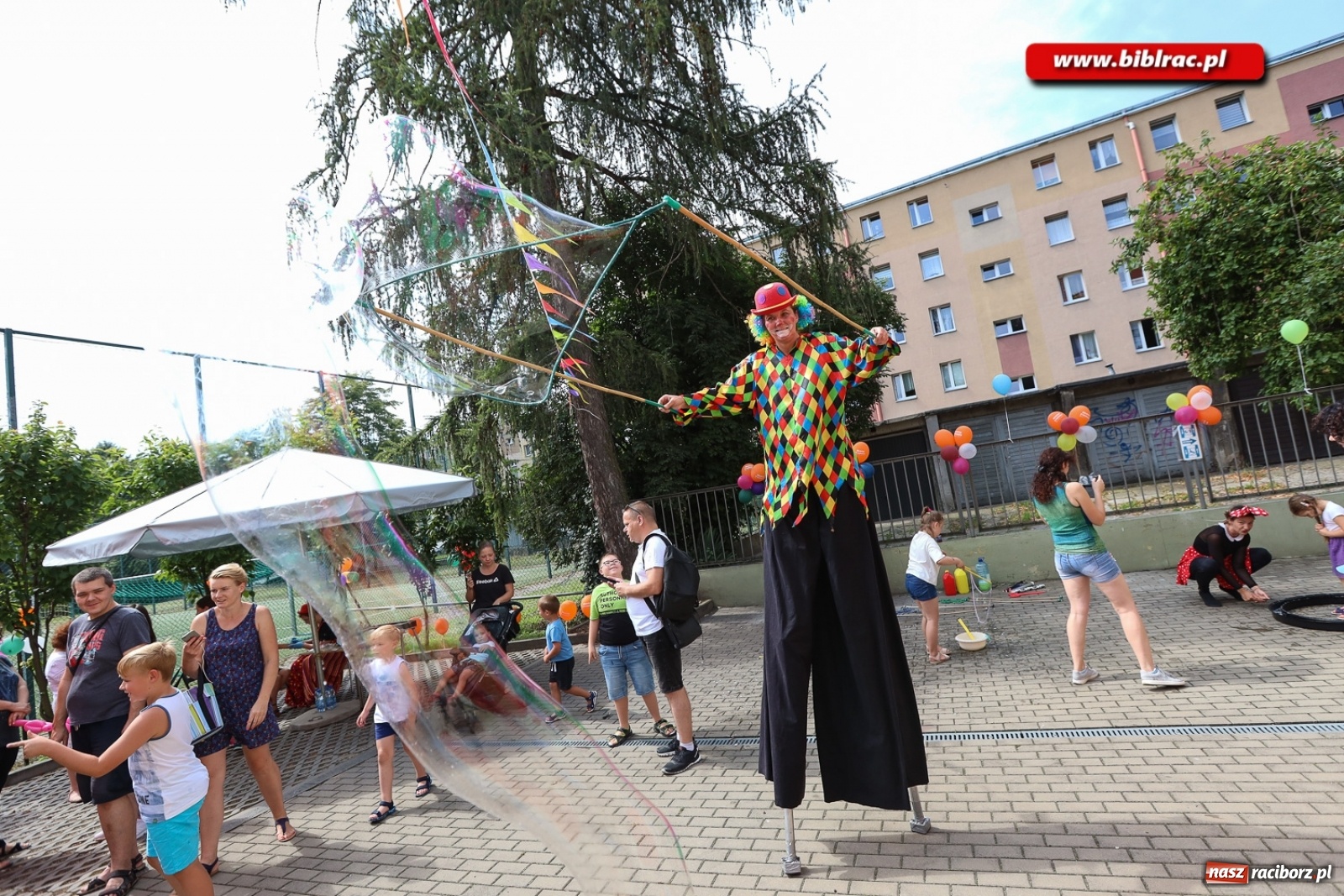 Zdjęcie w galerii na portalu naszraciborz.pl: Biblioteczny piknik integracyjny pełen atrakcji [FOTO] wiadomości z regionu