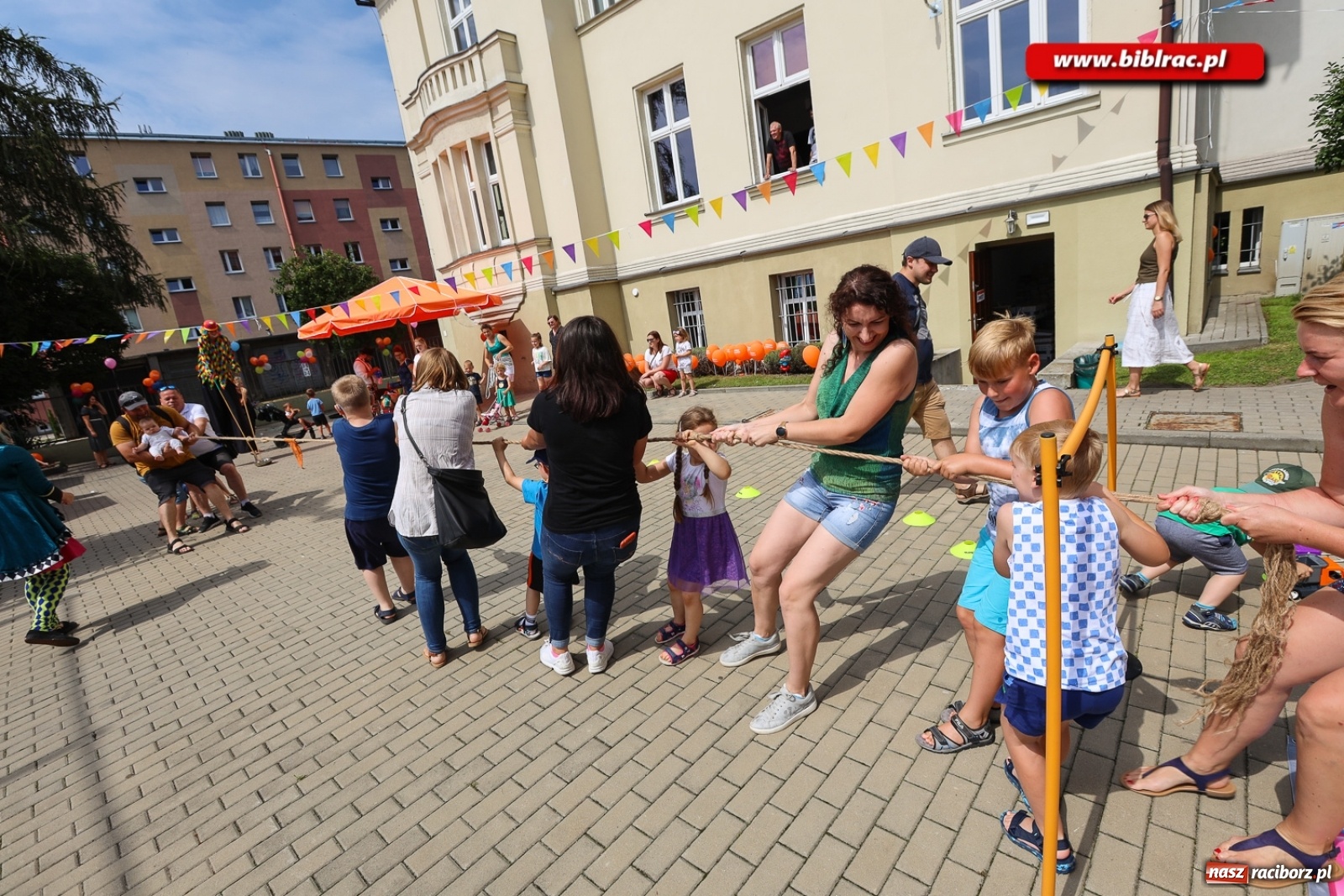 Zdjęcie w galerii na portalu naszraciborz.pl: Biblioteczny piknik integracyjny pełen atrakcji [FOTO] wiadomości z regionu