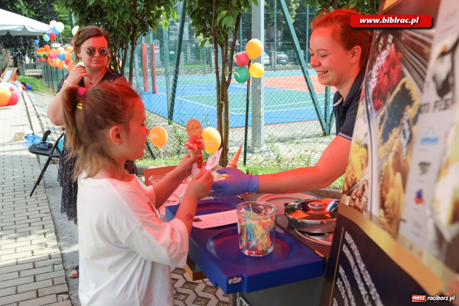 Zdjęcie w galerii na portalu naszraciborz.pl: Biblioteczny piknik integracyjny pełen atrakcji [FOTO] wiadomości z regionu