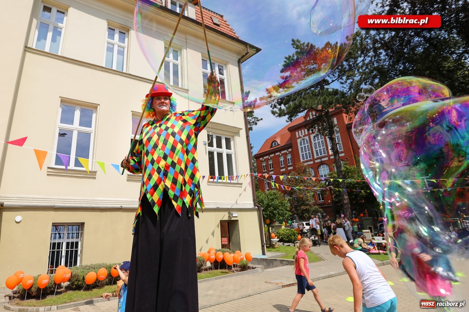 Zdjęcie w galerii na portalu naszraciborz.pl: Biblioteczny piknik integracyjny pełen atrakcji [FOTO] wiadomości z regionu