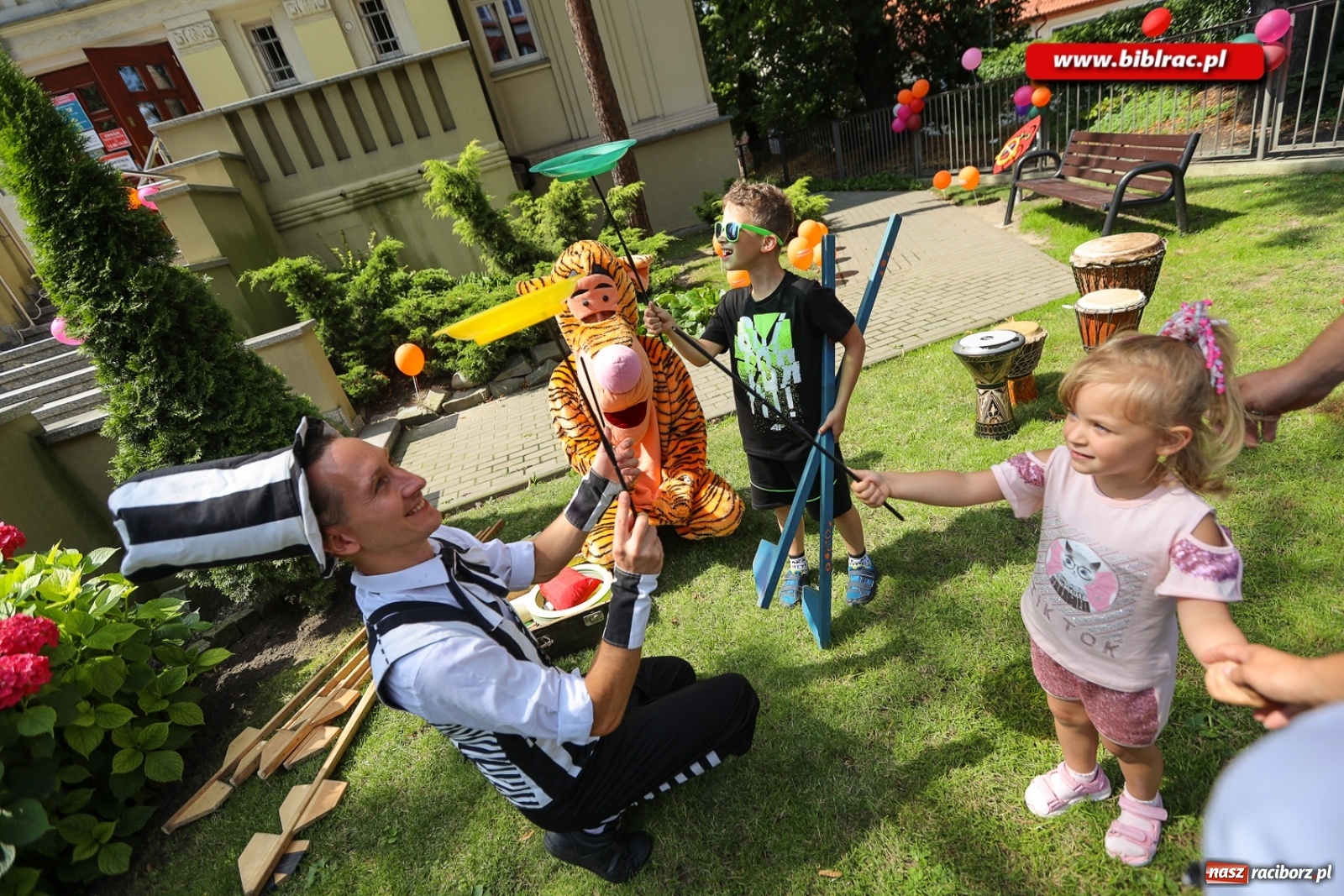 Zdjęcie w galerii na portalu naszraciborz.pl: Biblioteczny piknik integracyjny pełen atrakcji [FOTO] wiadomości z regionu