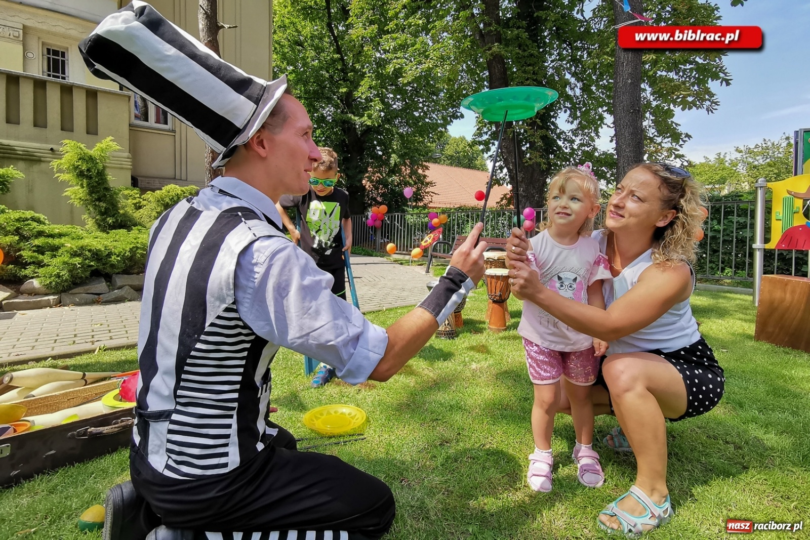 Zdjęcie w galerii na portalu naszraciborz.pl: Biblioteczny piknik integracyjny pełen atrakcji [FOTO] wiadomości z regionu