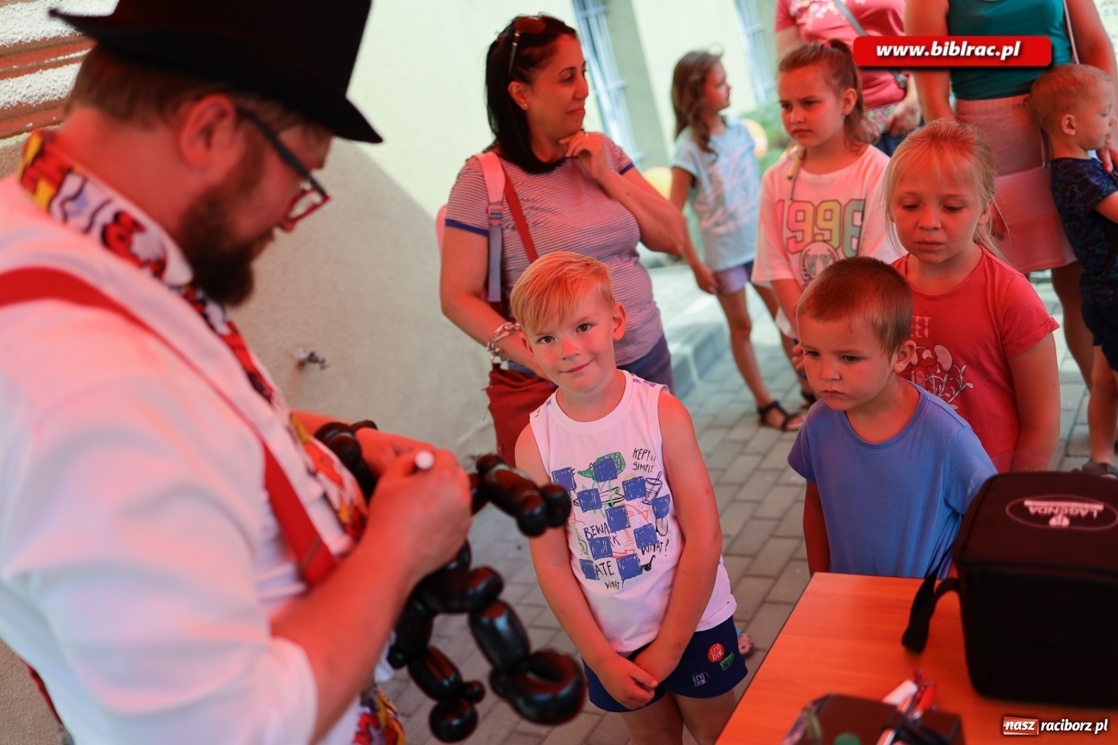 Zdjęcie w galerii na portalu naszraciborz.pl: Biblioteczny piknik integracyjny pełen atrakcji [FOTO] wiadomości z regionu