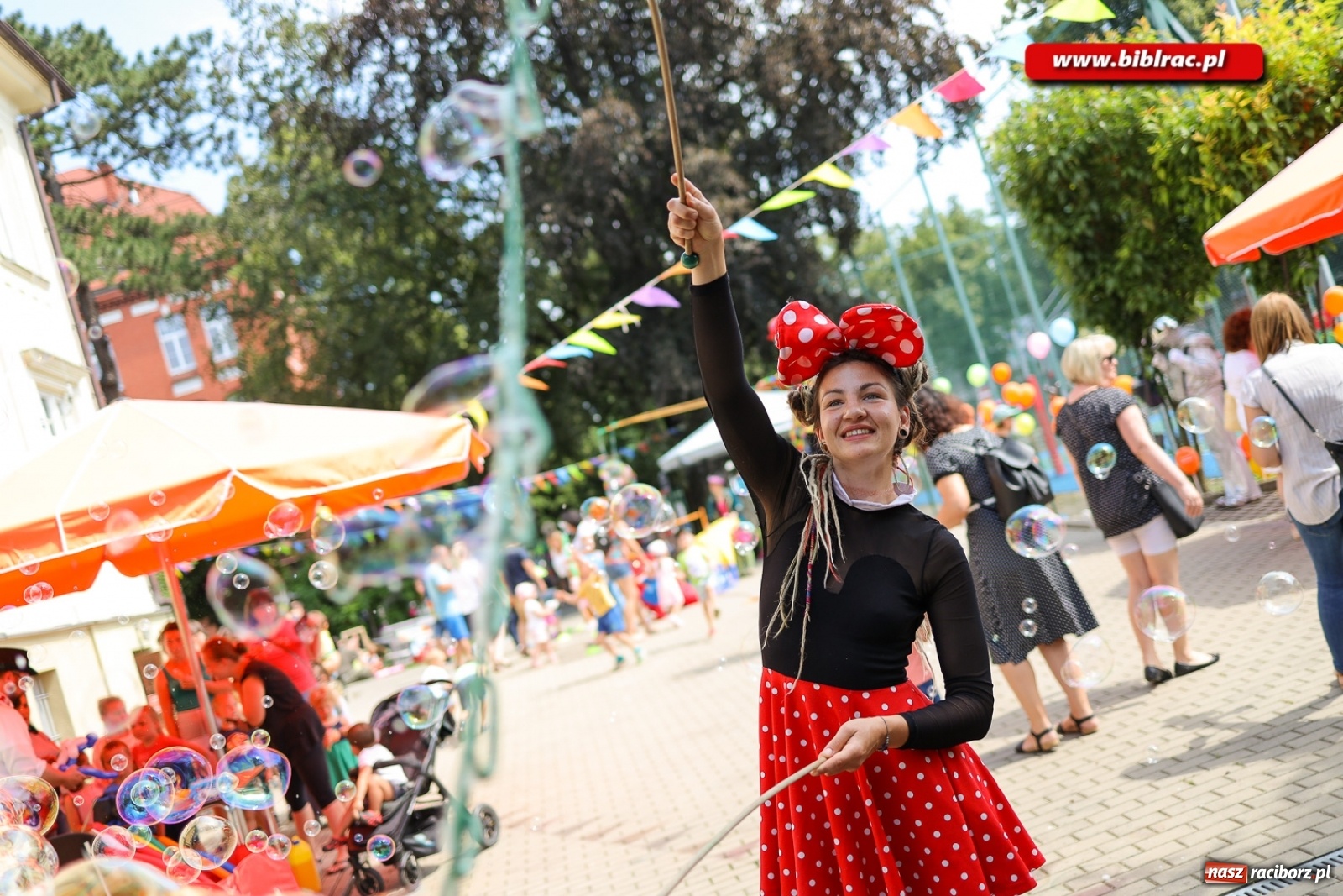 Zdjęcie w galerii na portalu naszraciborz.pl: Biblioteczny piknik integracyjny pełen atrakcji [FOTO] wiadomości z regionu