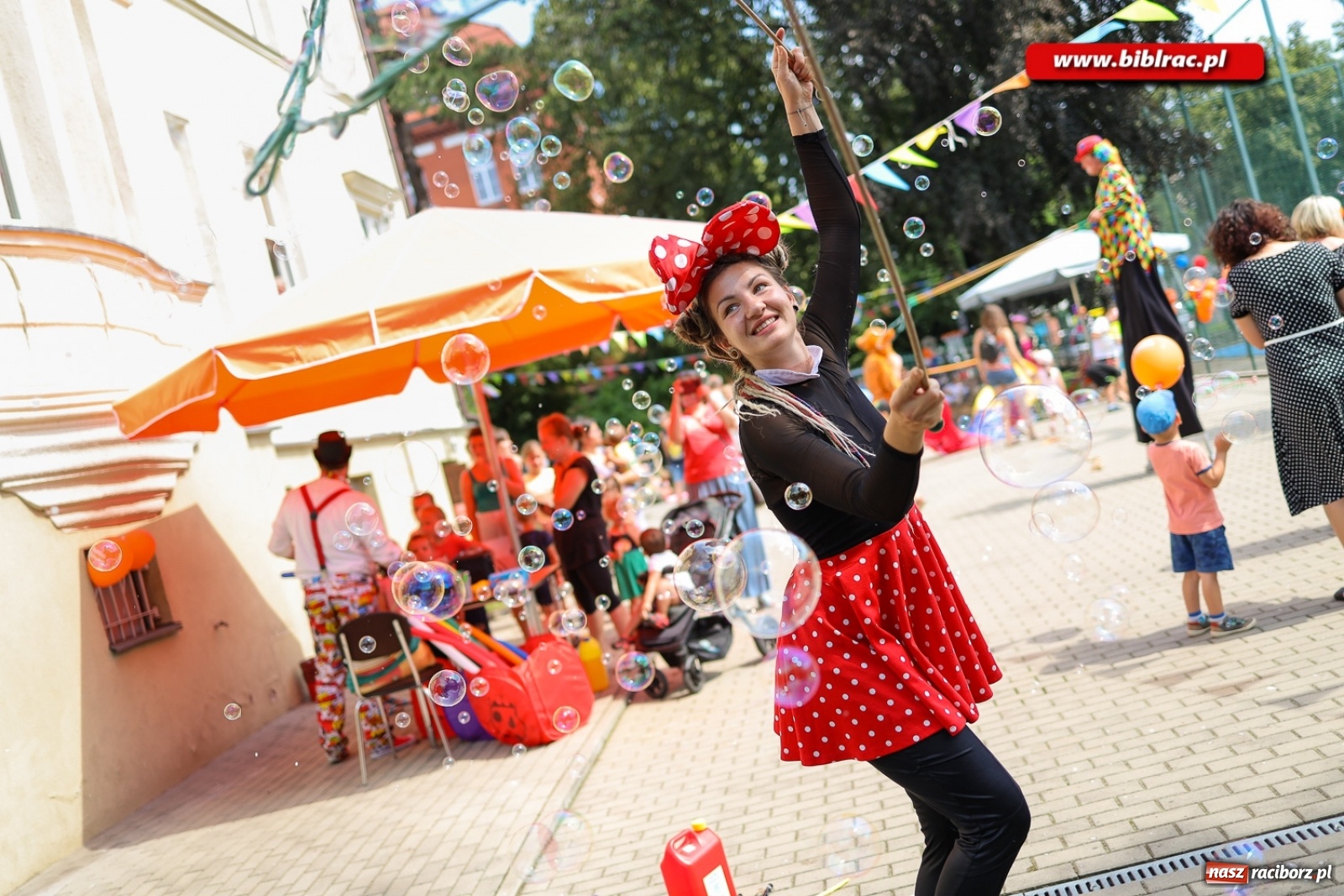 Zdjęcie w galerii na portalu naszraciborz.pl: Biblioteczny piknik integracyjny pełen atrakcji [FOTO] wiadomości z regionu