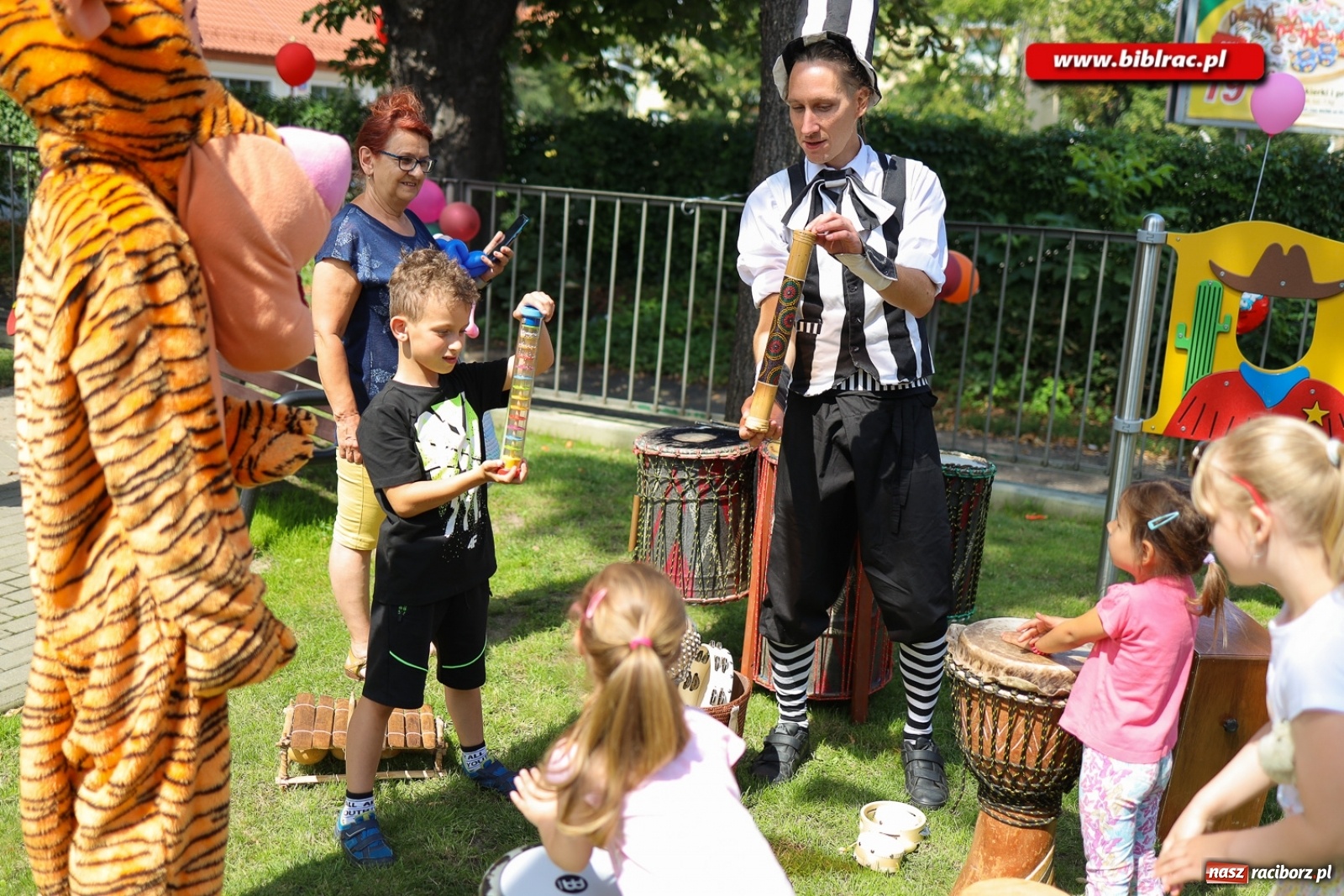 Zdjęcie w galerii na portalu naszraciborz.pl: Biblioteczny piknik integracyjny pełen atrakcji [FOTO] wiadomości z regionu