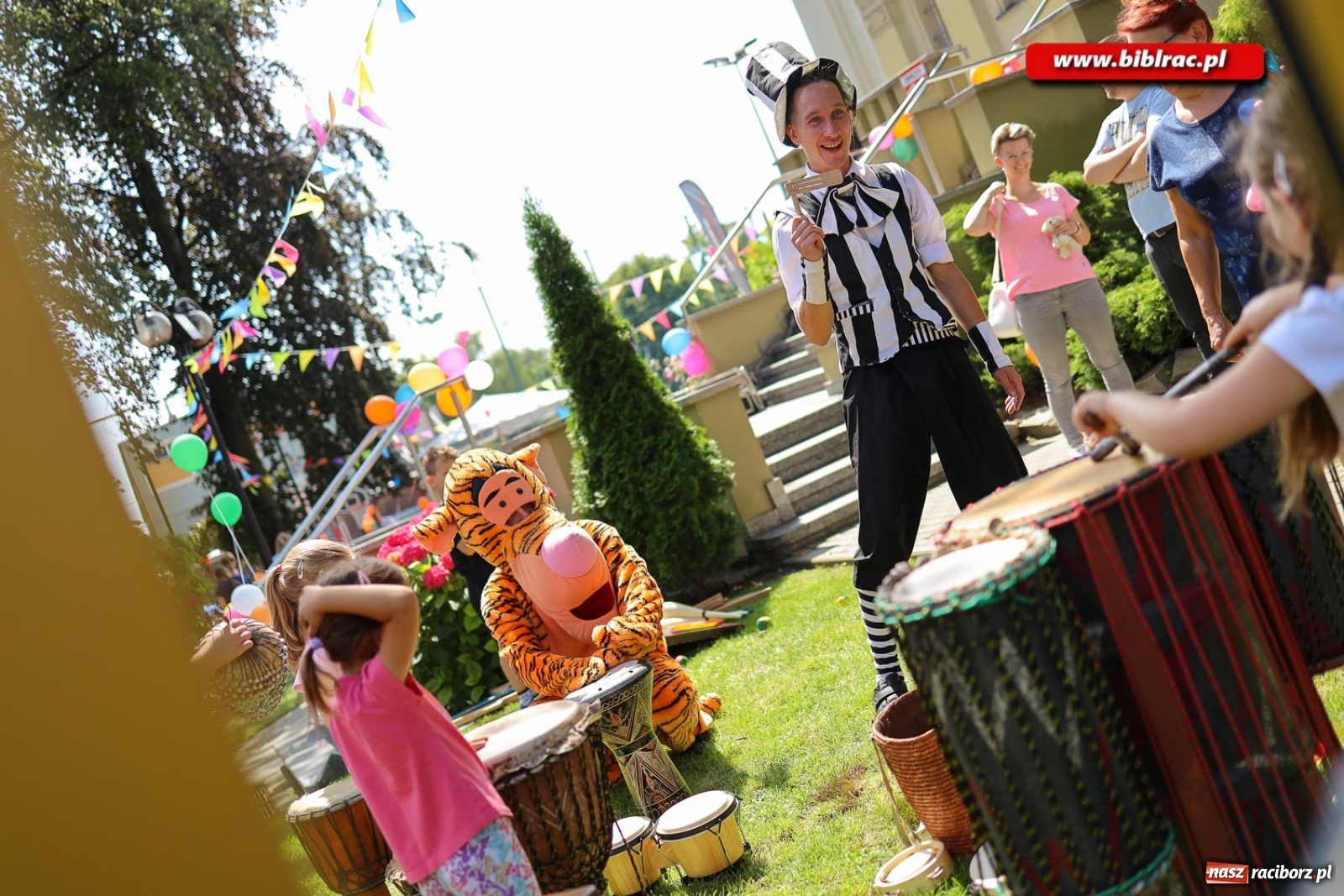 Zdjęcie w galerii na portalu naszraciborz.pl: Biblioteczny piknik integracyjny pełen atrakcji [FOTO] wiadomości z regionu
