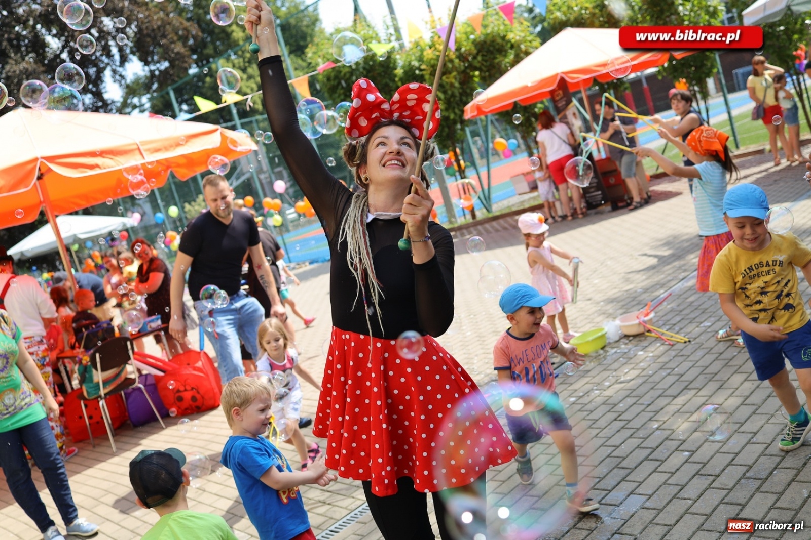 Zdjęcie w galerii na portalu naszraciborz.pl: Biblioteczny piknik integracyjny pełen atrakcji [FOTO] wiadomości z regionu