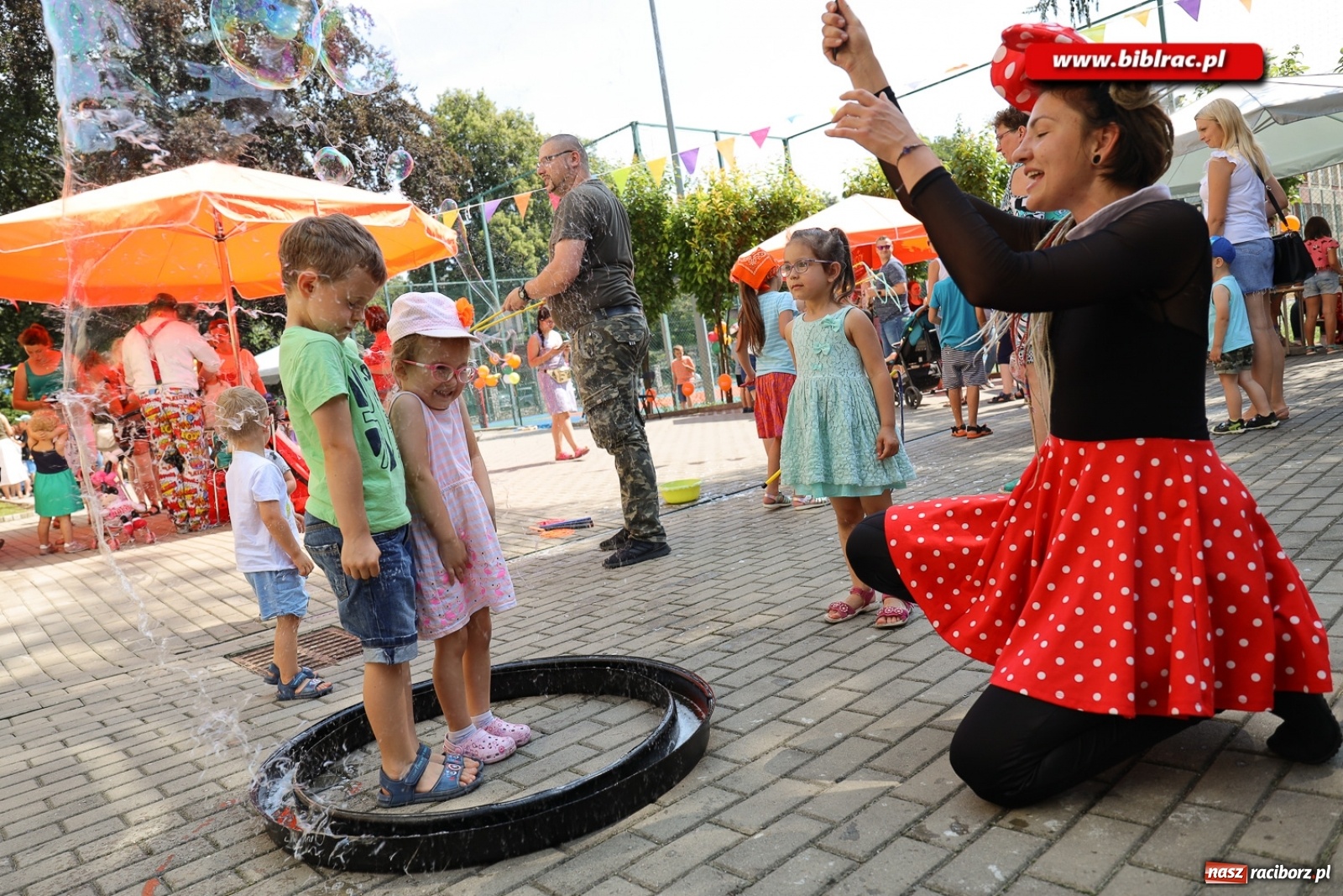 Zdjęcie w galerii na portalu naszraciborz.pl: Biblioteczny piknik integracyjny pełen atrakcji [FOTO] wiadomości z regionu